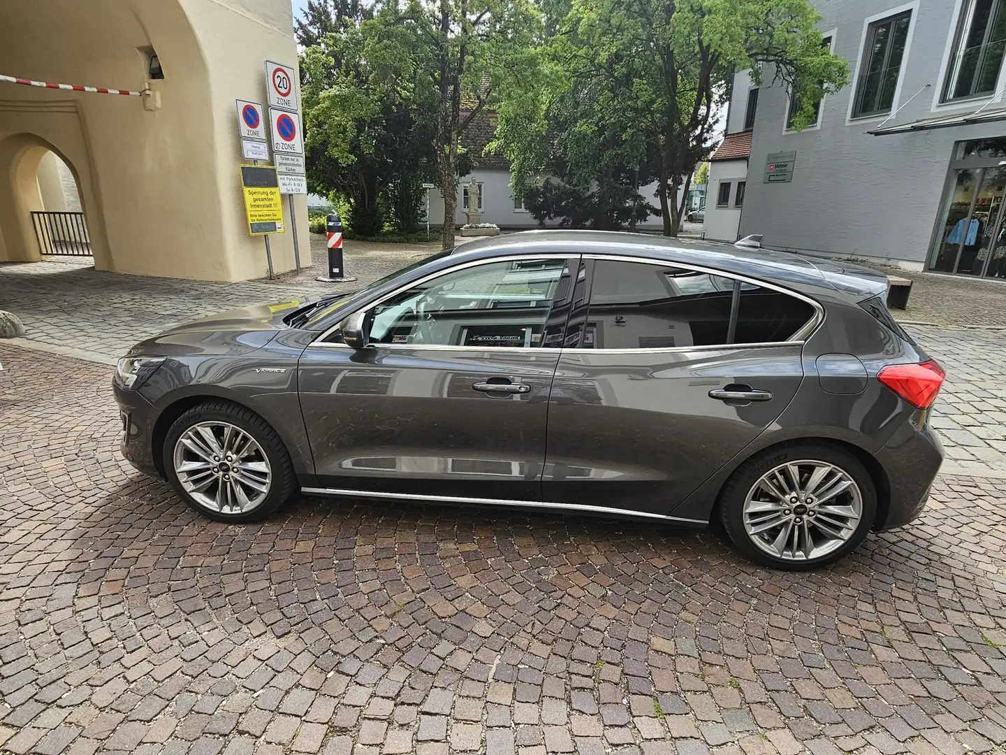 Ford Focus Vignale Grau - 1