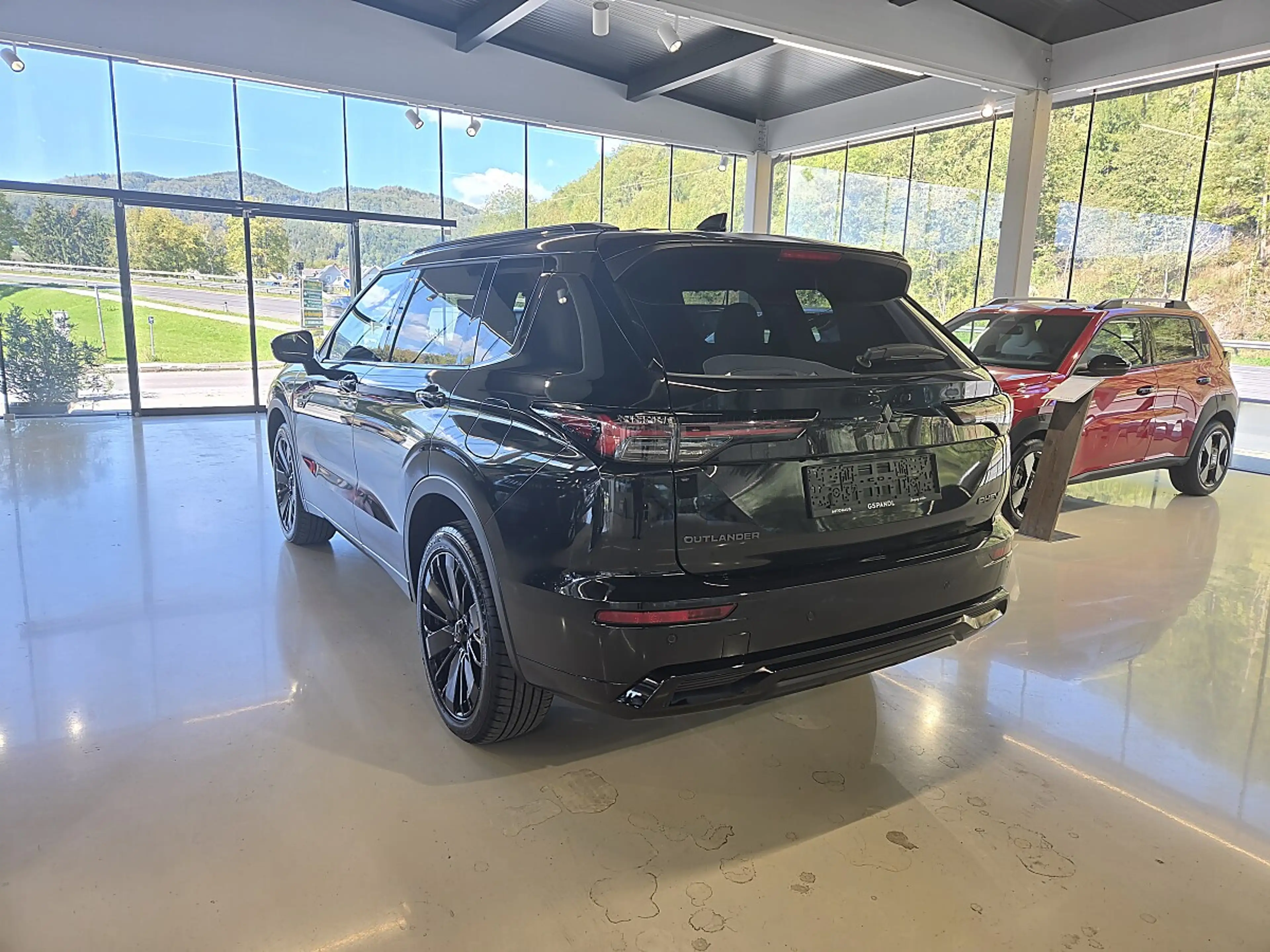 Mitsubishi Outlander 2,4 PHEV S-AWC Diamond — photo 2