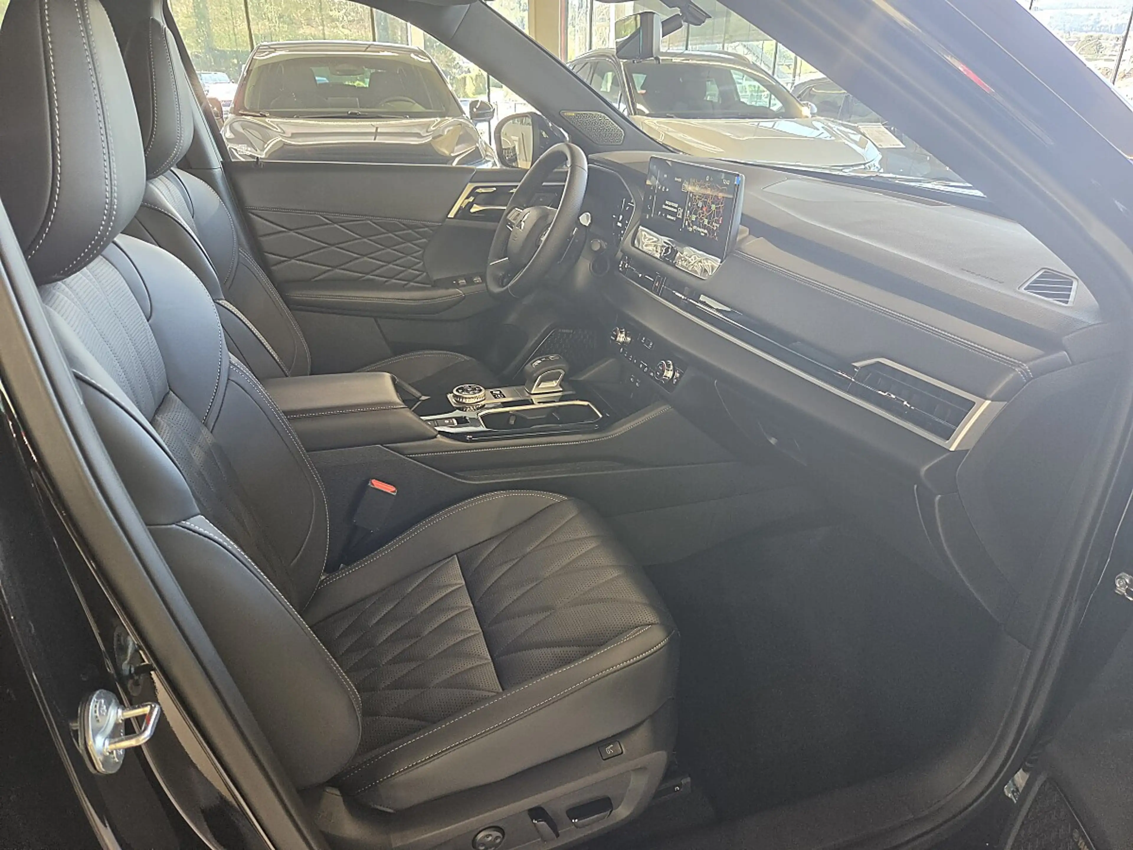 Mitsubishi Outlander 2,4 PHEV S-AWC Diamond — photo 14