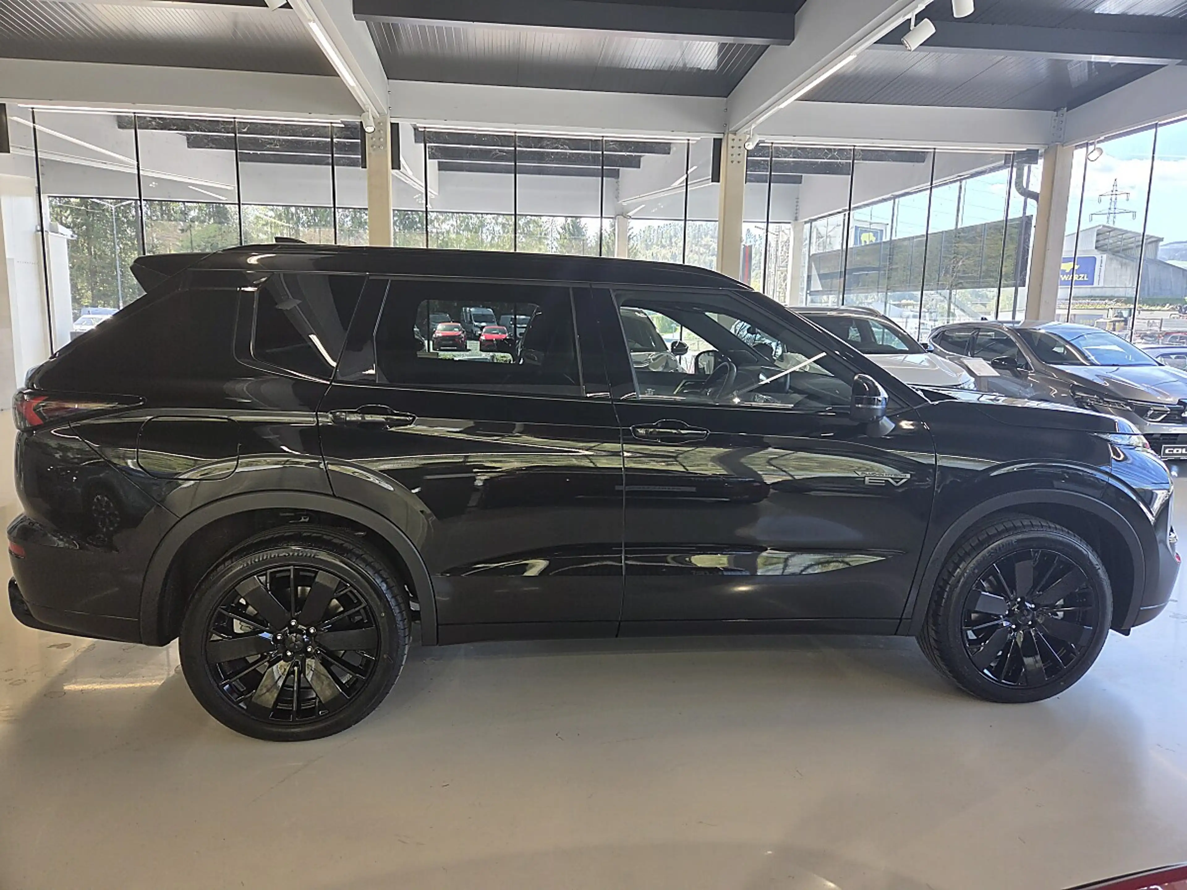 Mitsubishi Outlander 2,4 PHEV S-AWC Diamond — photo 9