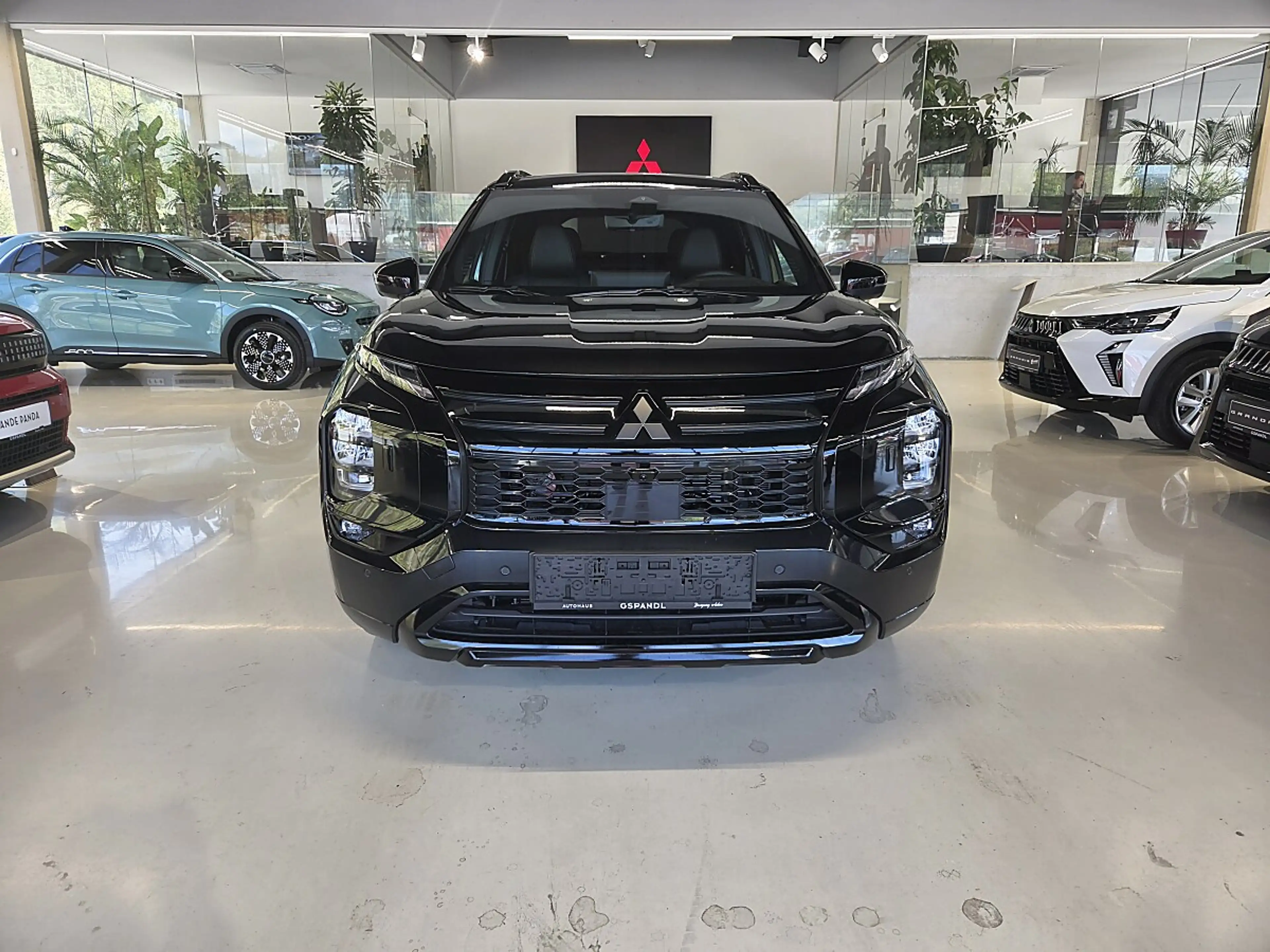 Mitsubishi Outlander 2,4 PHEV S-AWC Diamond — photo 3