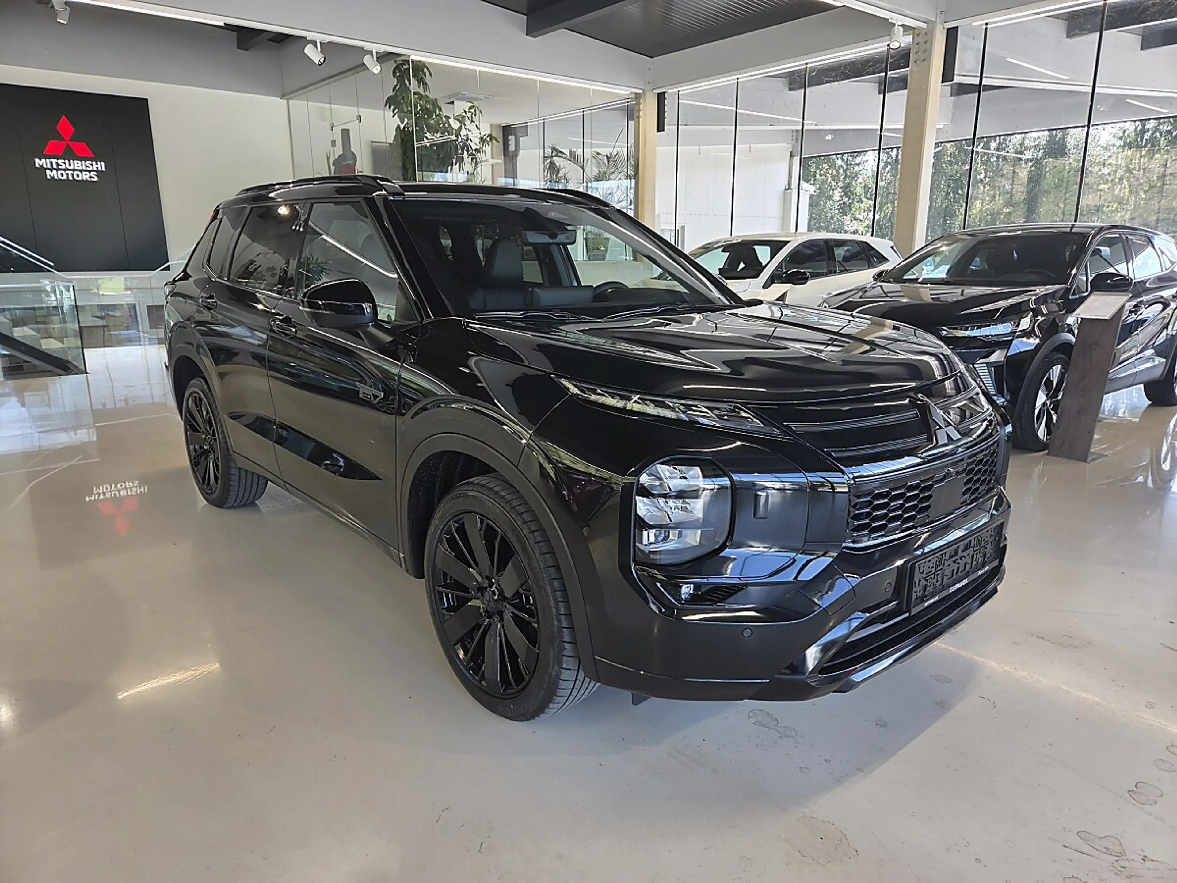 Mitsubishi Outlander 2,4 PHEV S-AWC Diamond — photo 11
