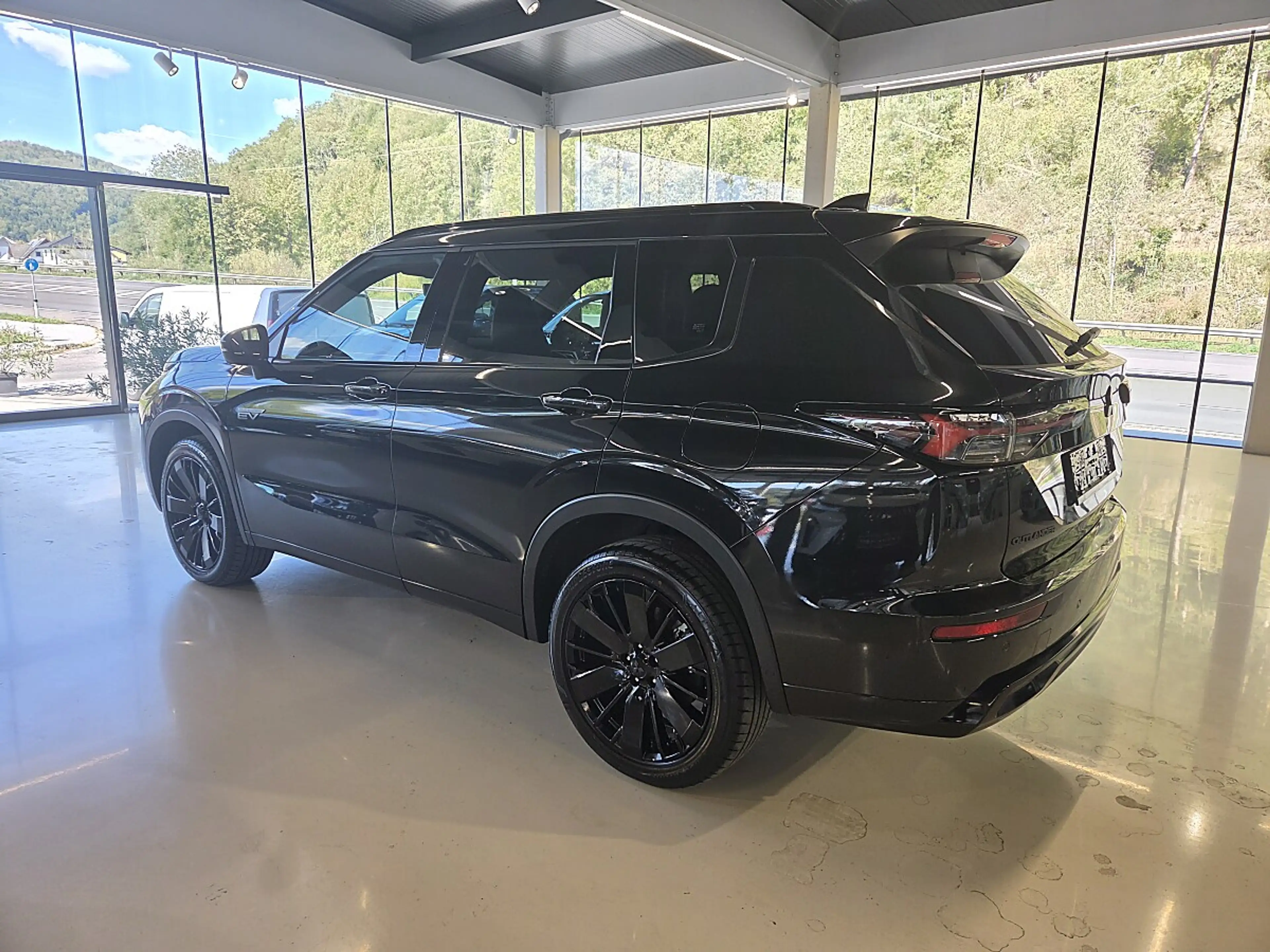 Mitsubishi Outlander 2,4 PHEV S-AWC Diamond — photo 6
