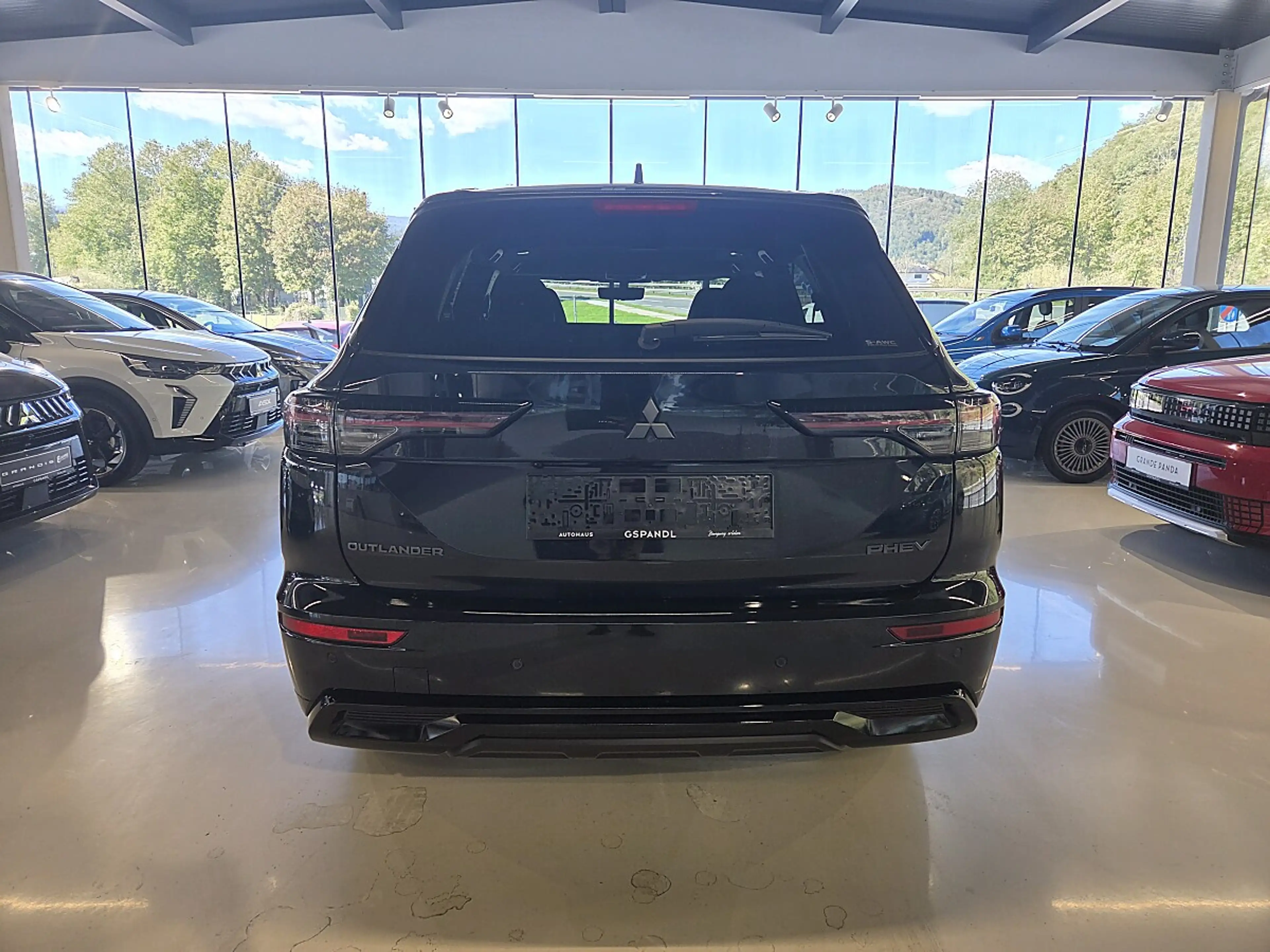 Mitsubishi Outlander 2,4 PHEV S-AWC Diamond — photo 4
