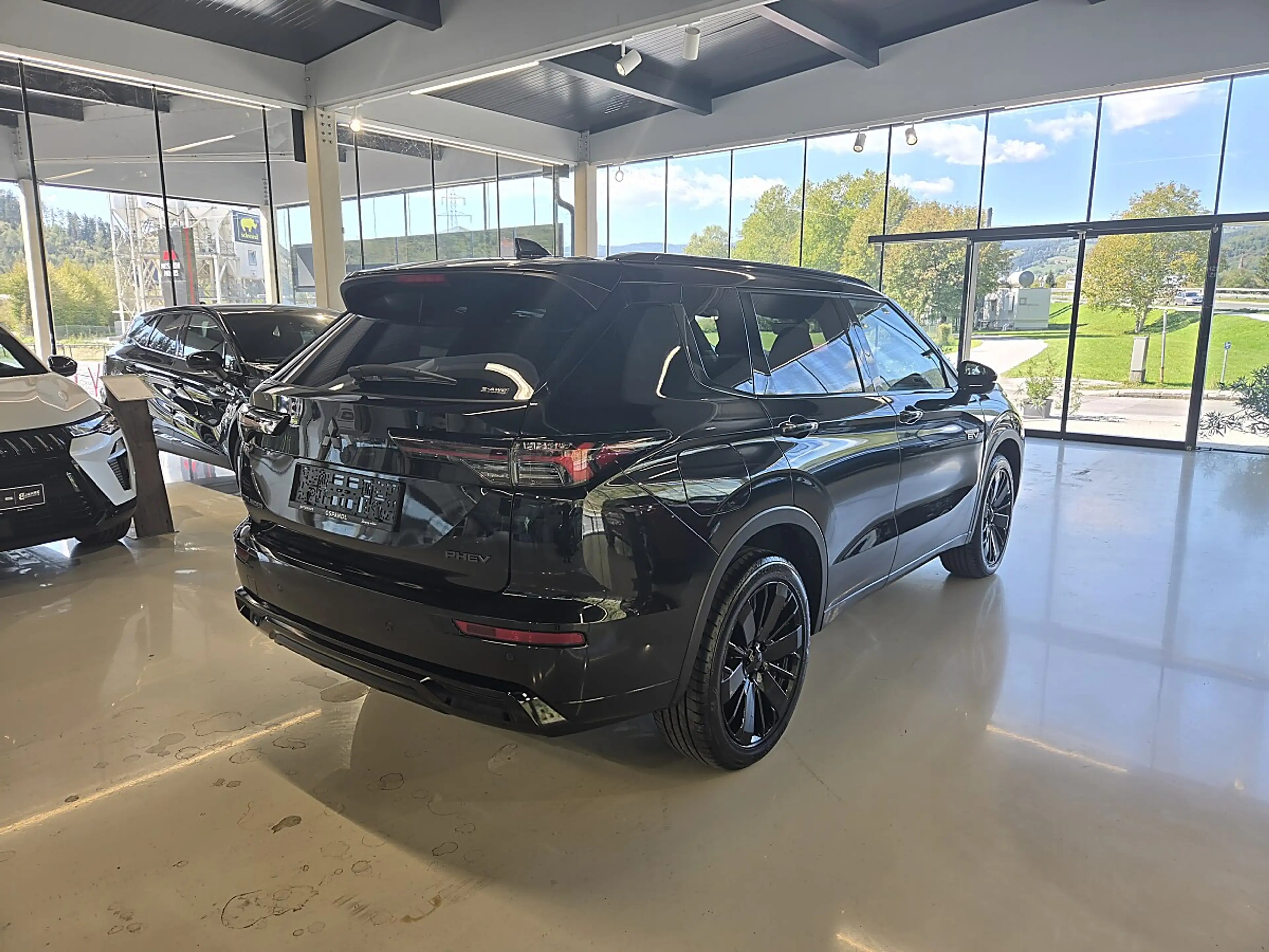 Mitsubishi Outlander 2,4 PHEV S-AWC Diamond — photo 7