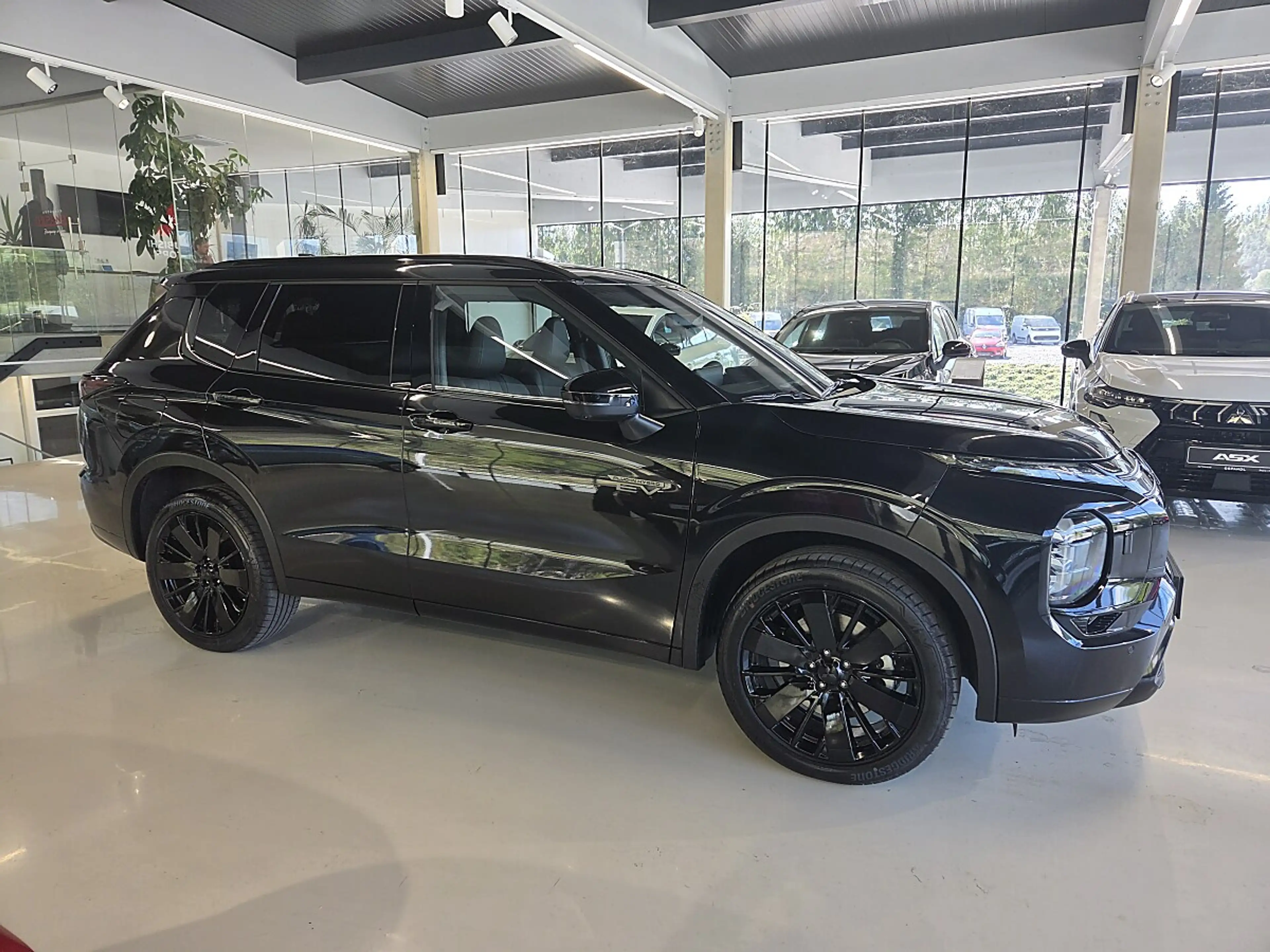 Mitsubishi Outlander 2,4 PHEV S-AWC Diamond — photo 10