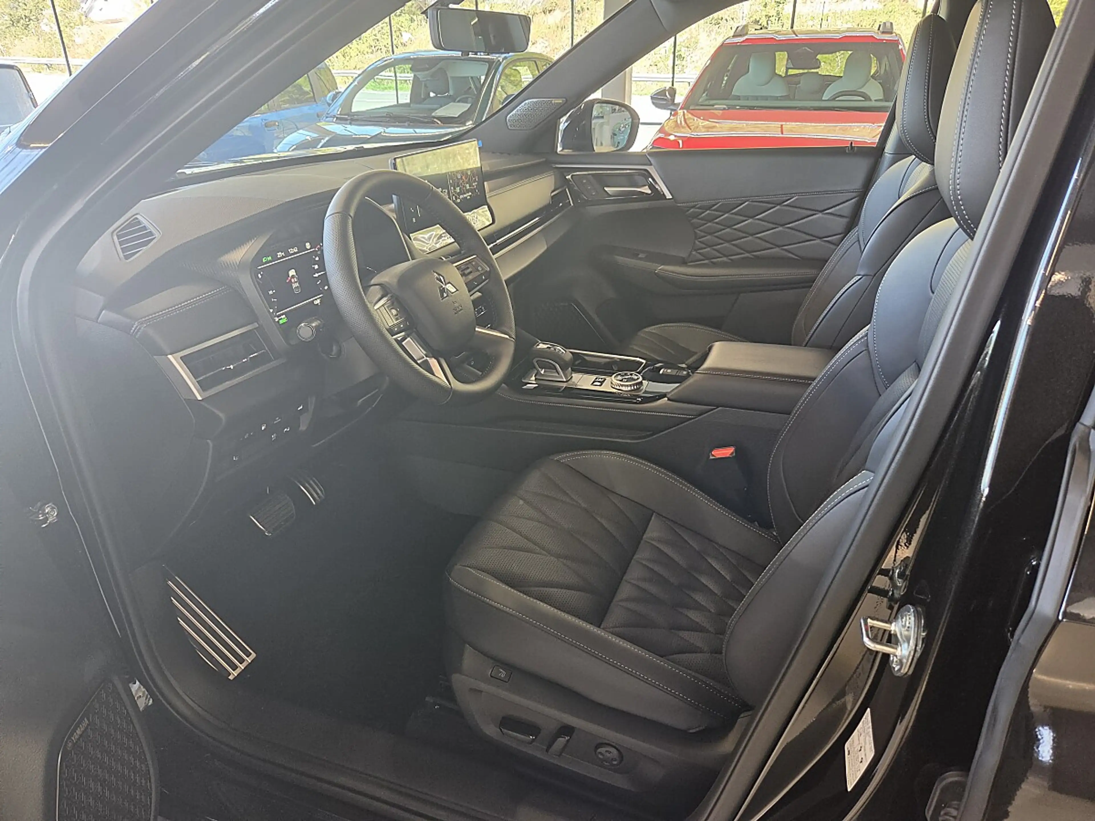 Mitsubishi Outlander 2,4 PHEV S-AWC Diamond — photo 13