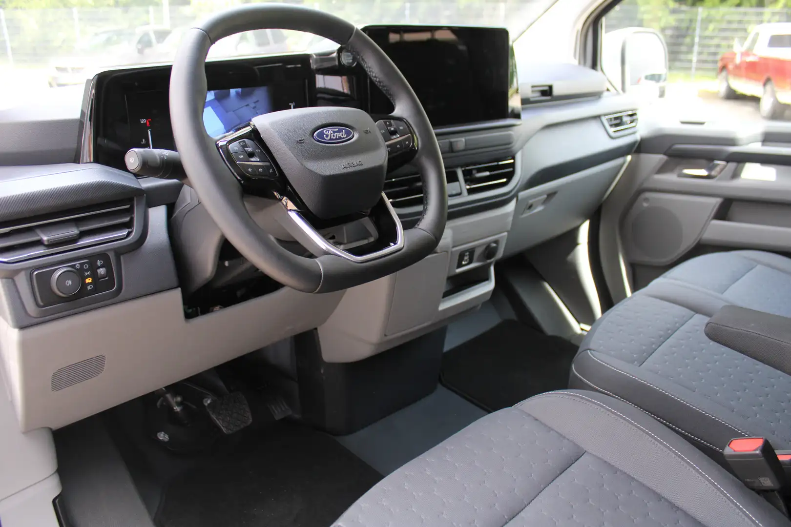 Ford Transit Custom 320 2.0 TDCI L2H1 Limited BPM Vrij|Automaat|Navi|T Gris - 2