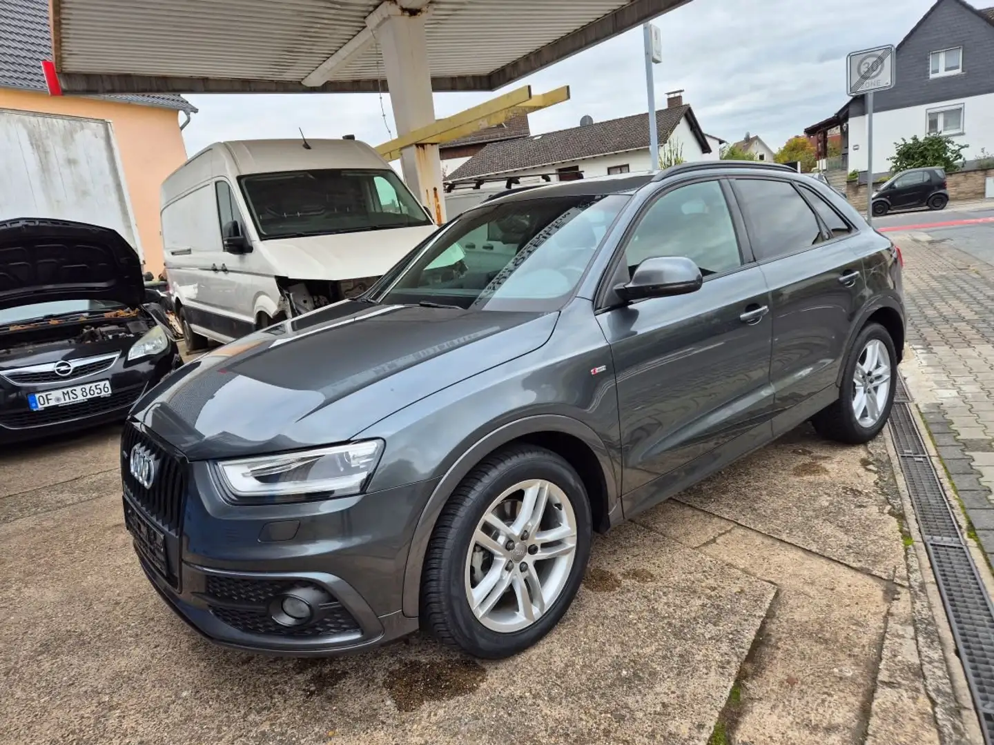 Audi Q3 Q3 2.0 TFSI S-Line quattro S tronic Aus1Hand AHK Grau - 2