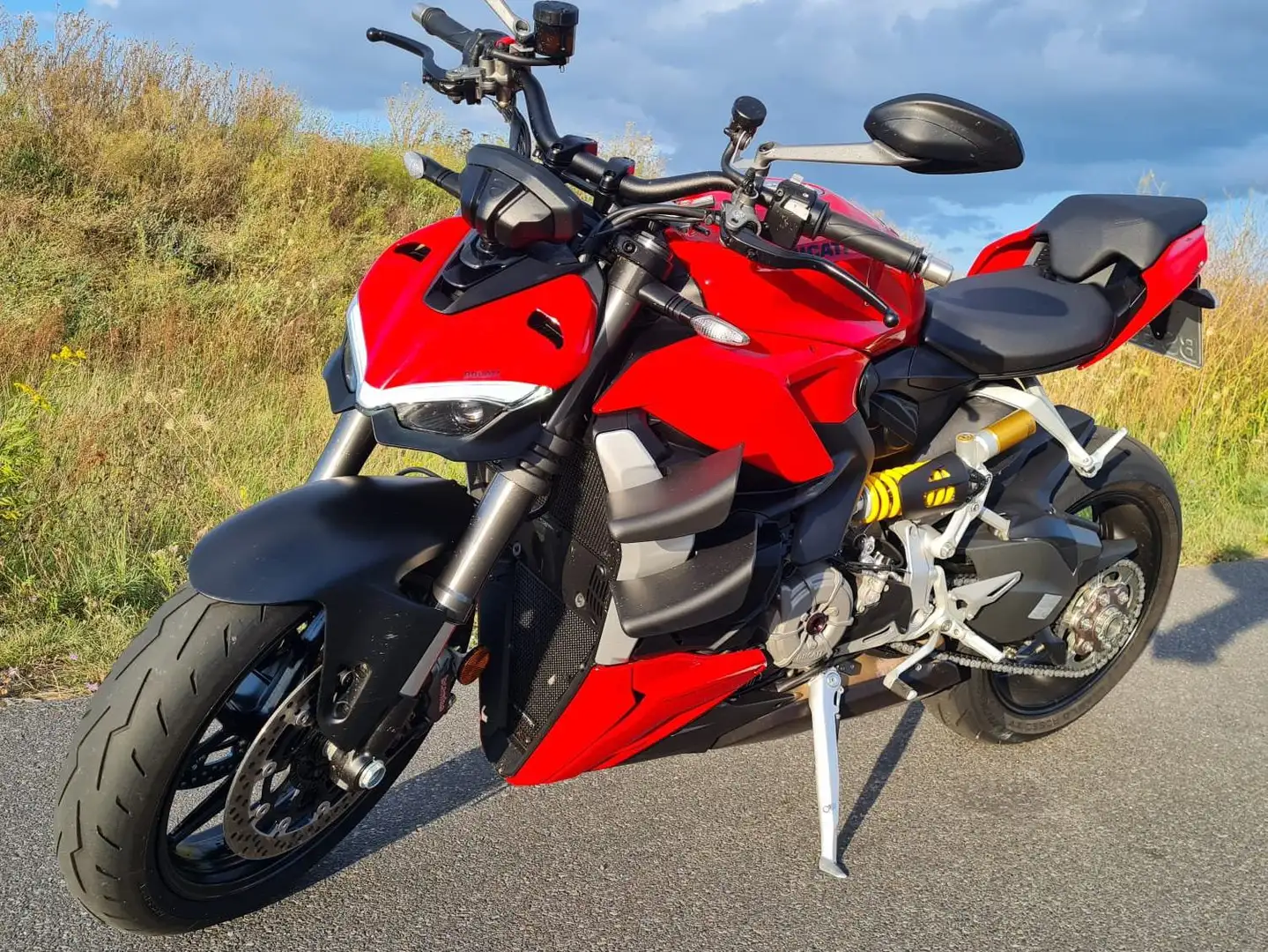 Ducati Streetfighter V2 - 1