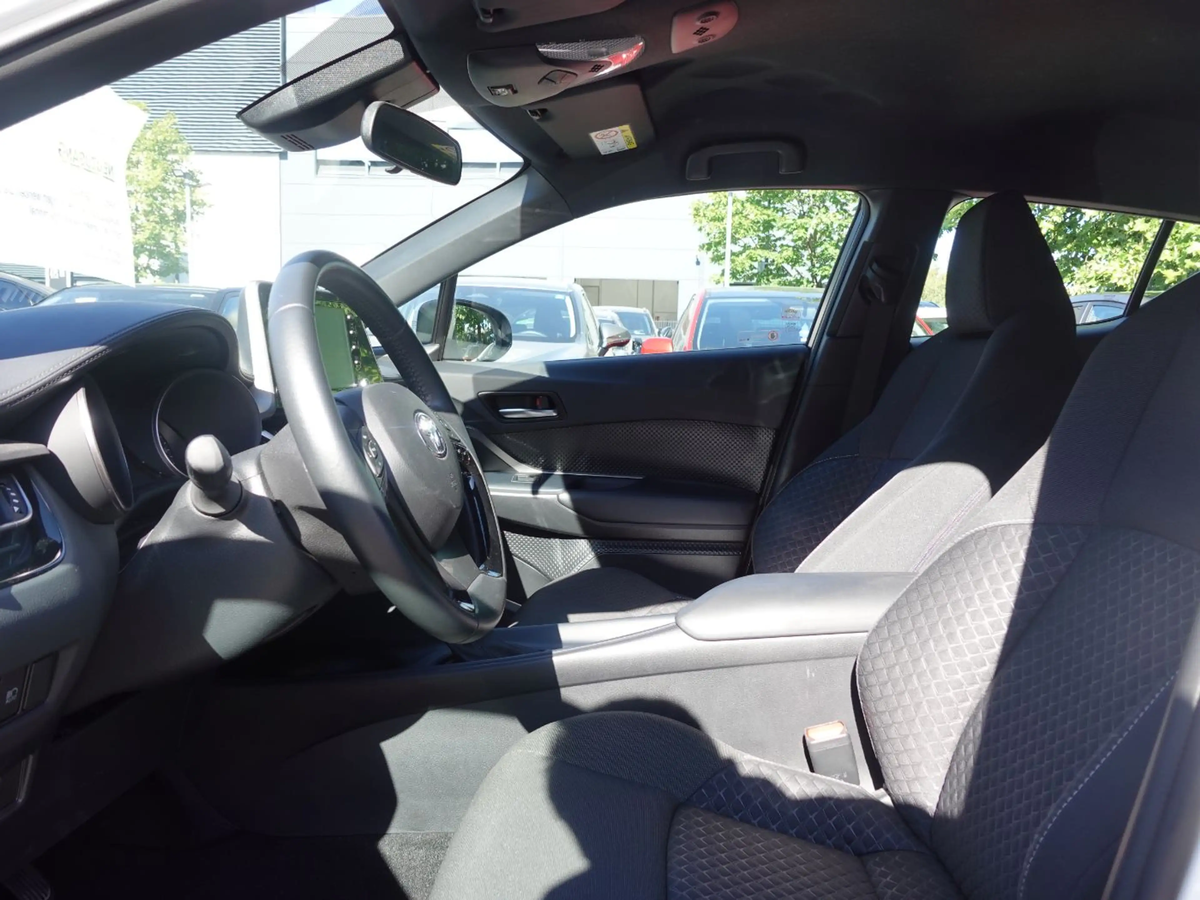 Toyota C-HR 1.8 Flow zuverlässiger Crossover*wenig KM — photo 11