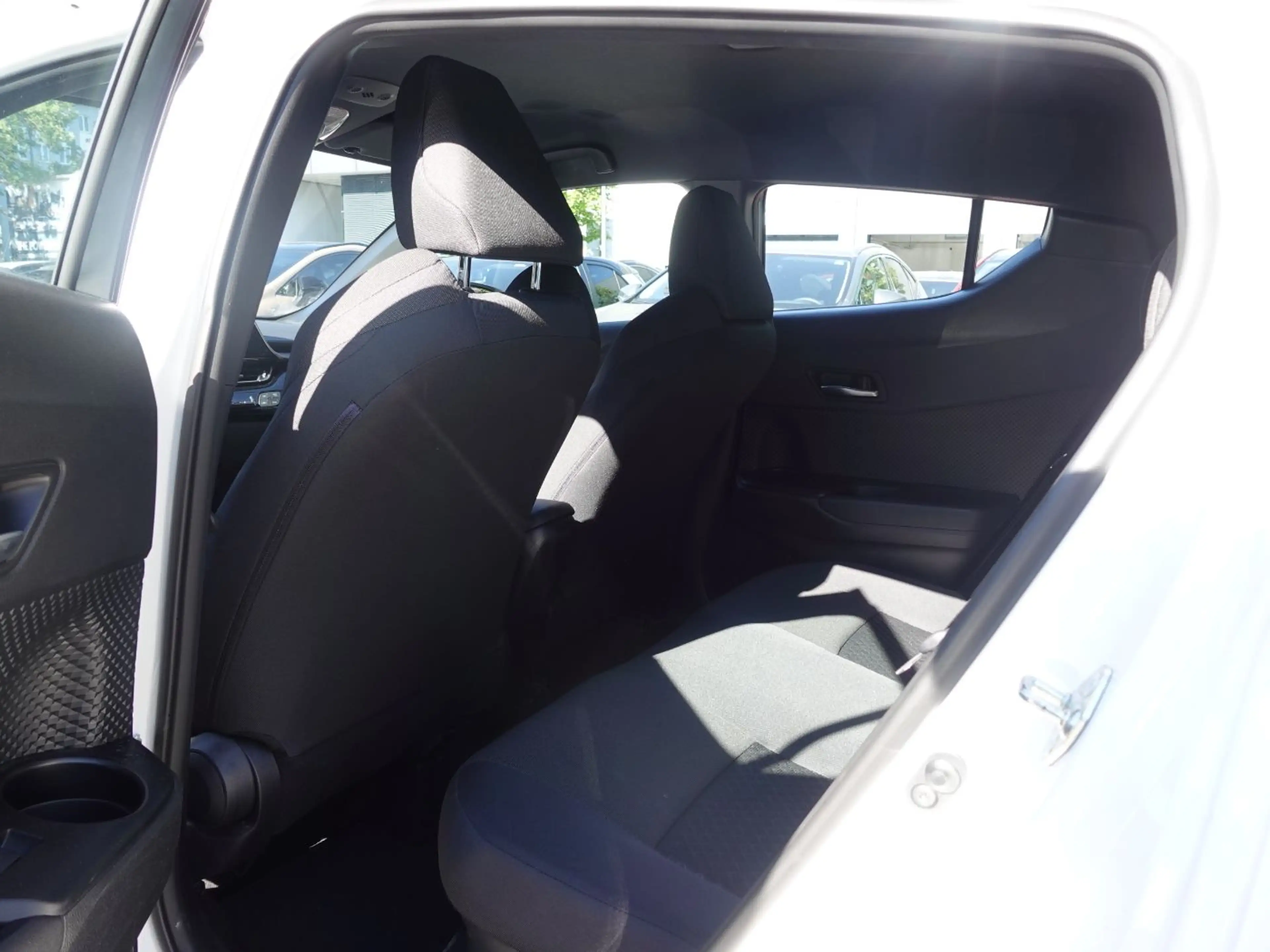 Toyota C-HR 1.8 Flow zuverlässiger Crossover*wenig KM — photo 12