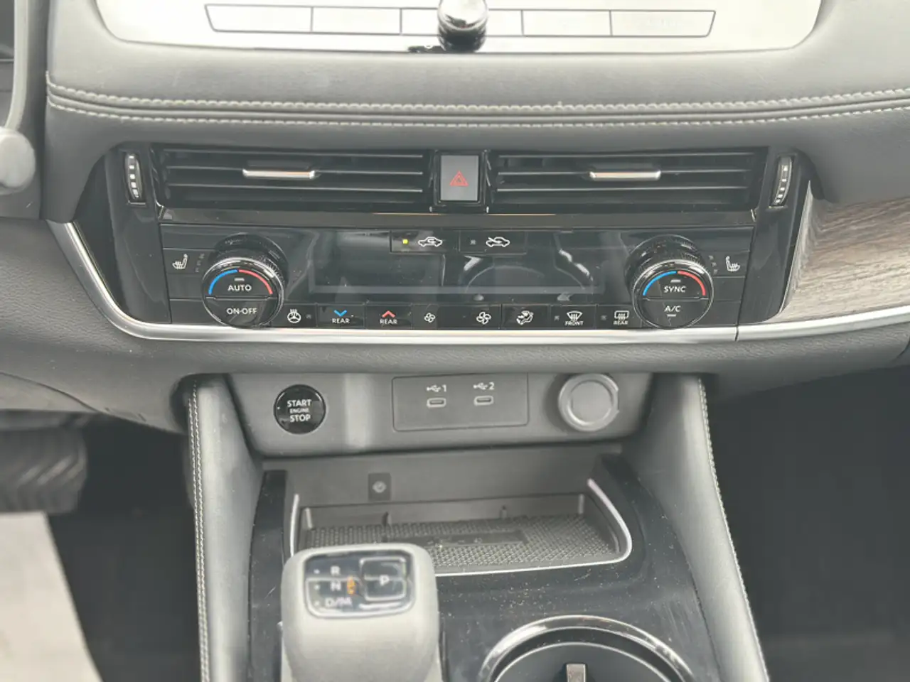 Nissan Rogue снимка Nissan Rogue