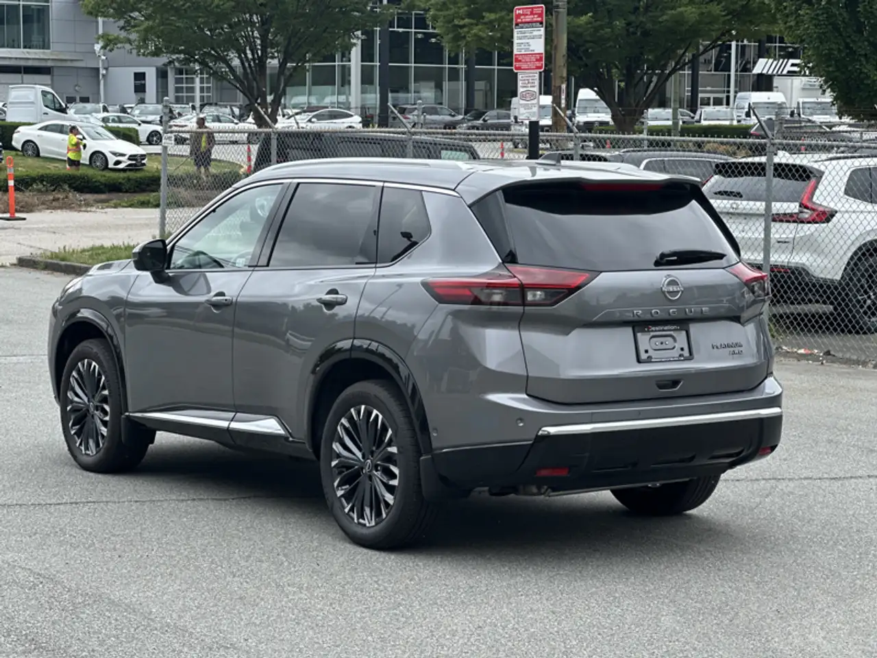 Nissan Rogue снимка Nissan Rogue