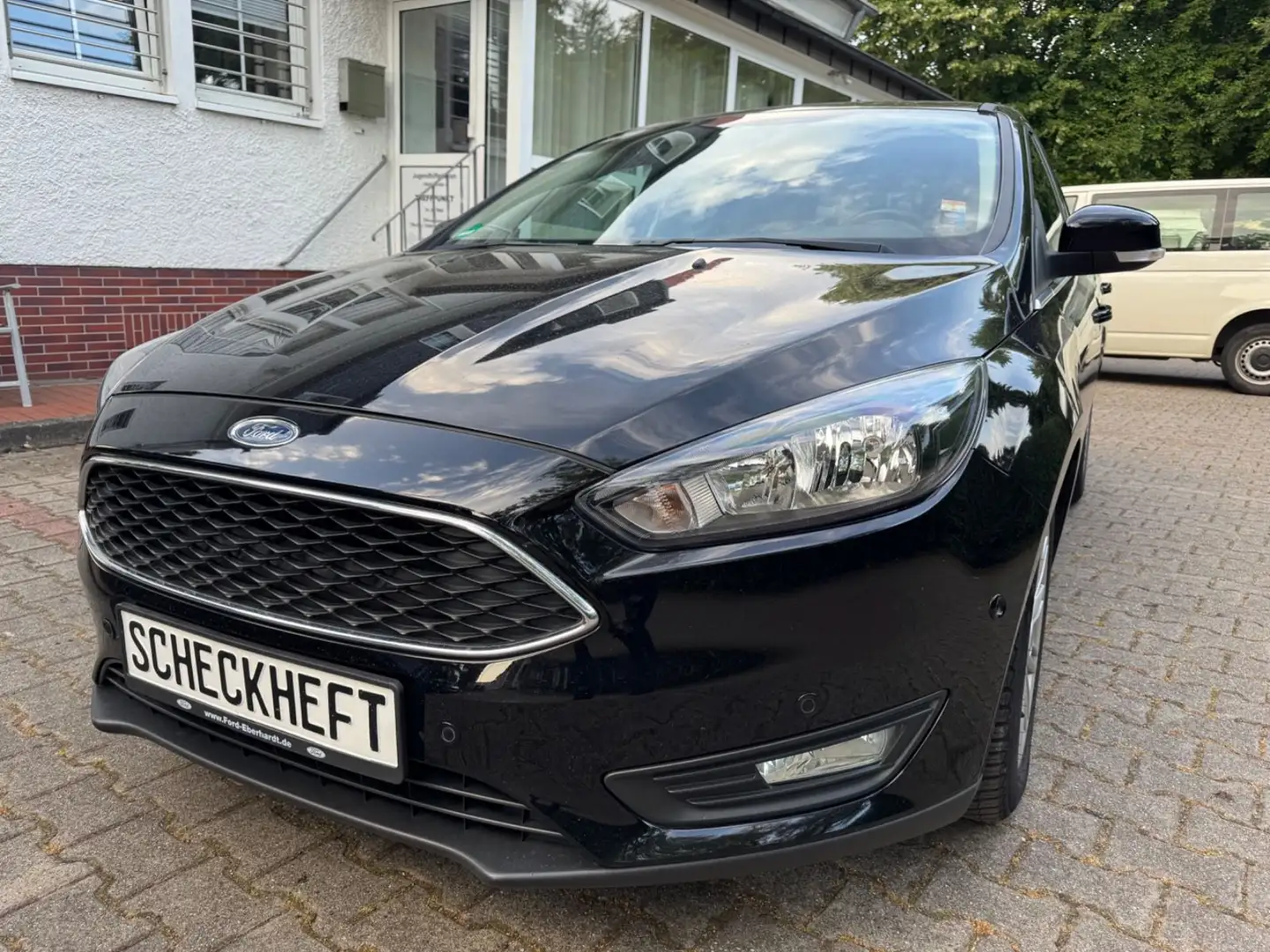 Ford Focus Lim. Cool & Connect/Scheckheft/Garantie/ Schwarz - 1