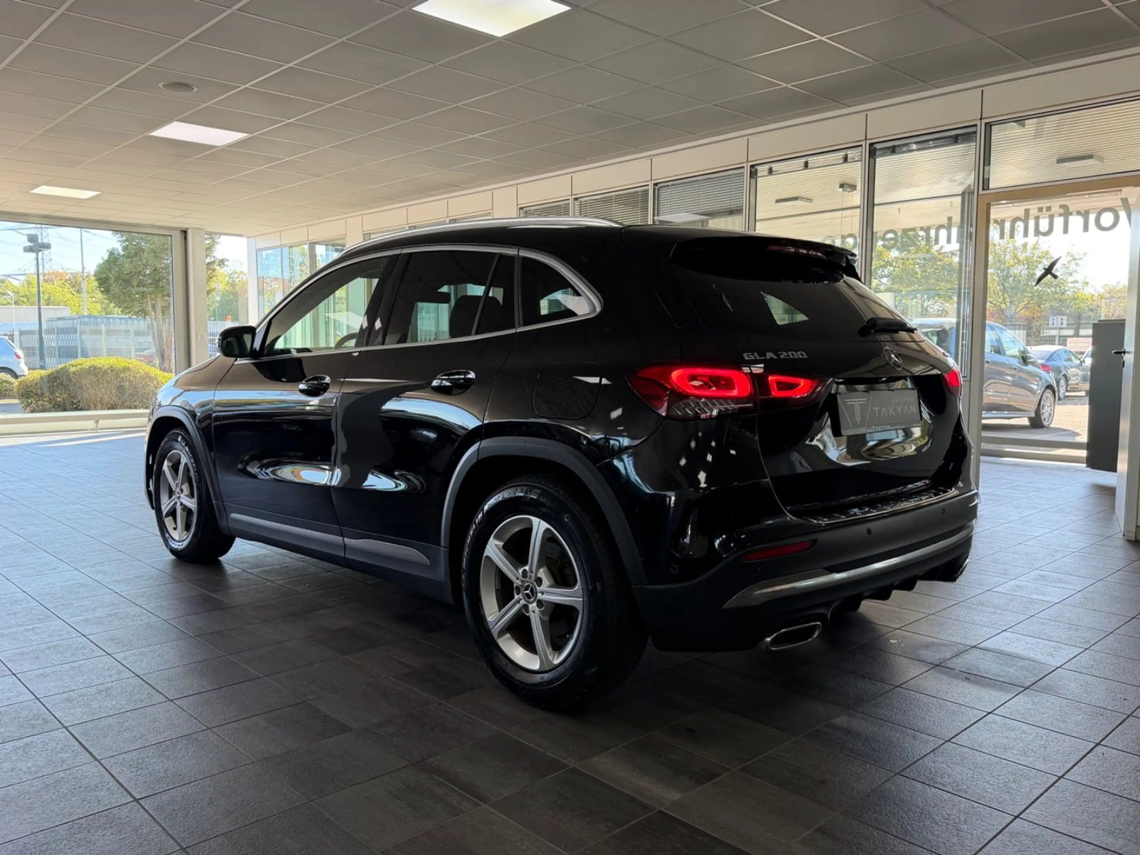 Mercedes-Benz GLA 200 4Matic AMG Line / 2.Hand / LED — photo 5
