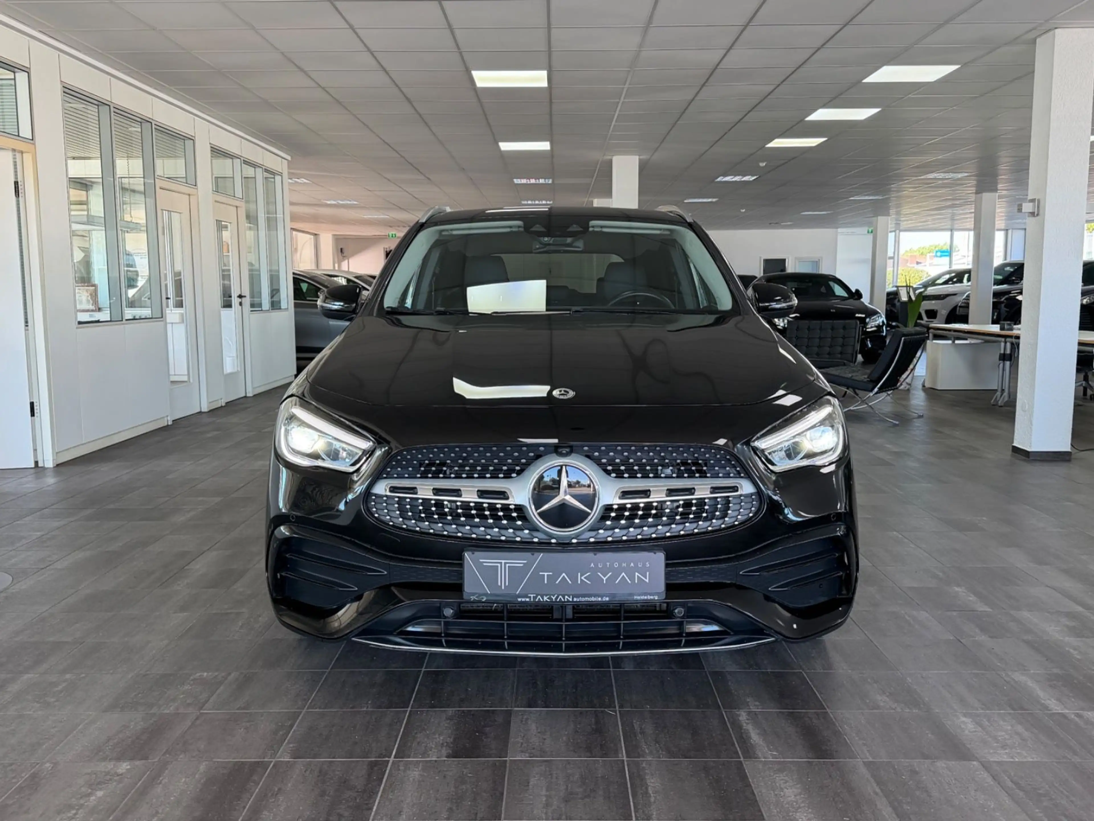 Mercedes-Benz GLA 200 4Matic AMG Line / 2.Hand / LED — photo 2