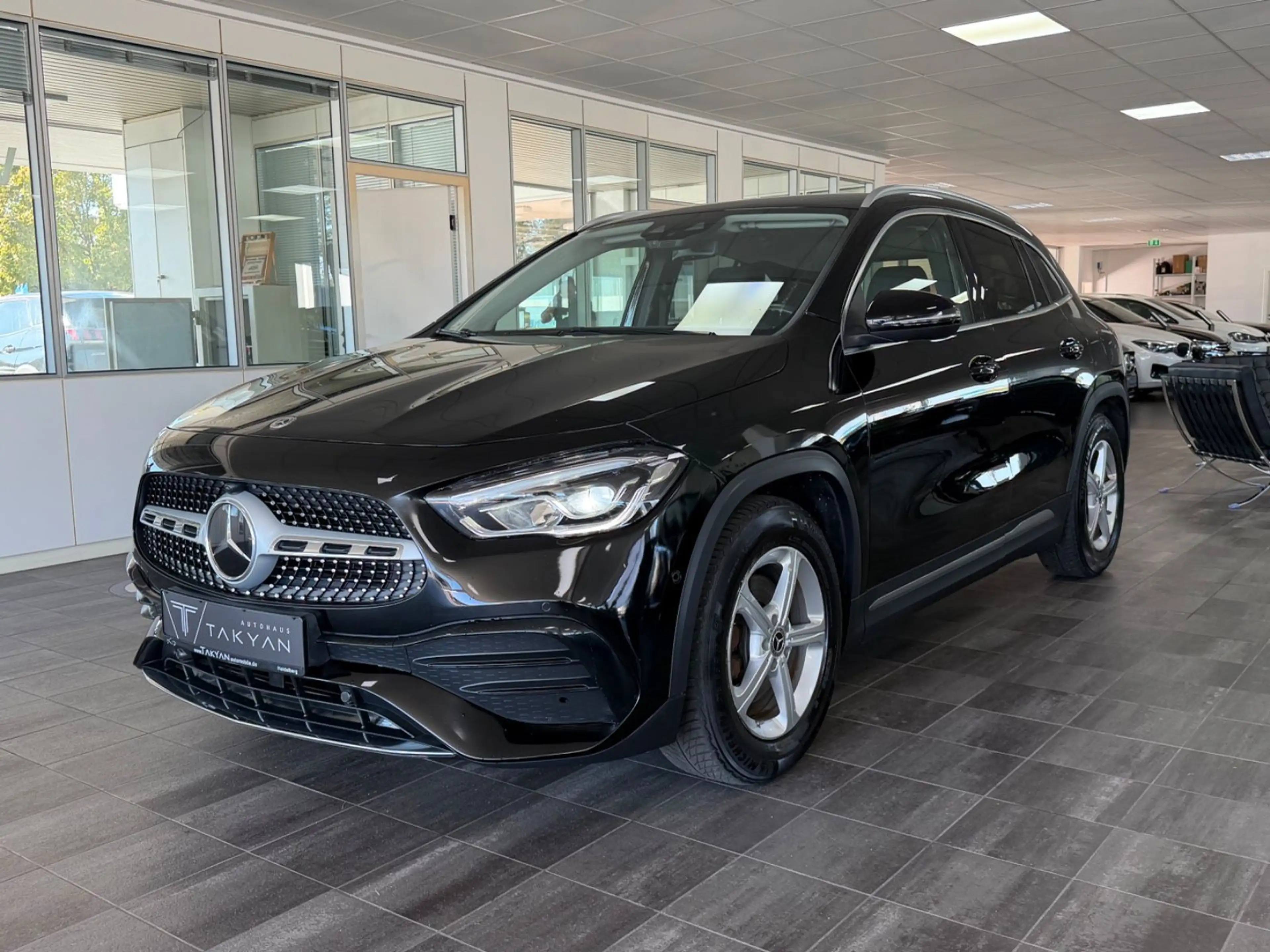 Mercedes-Benz GLA 200 4Matic AMG Line / 2.Hand / LED