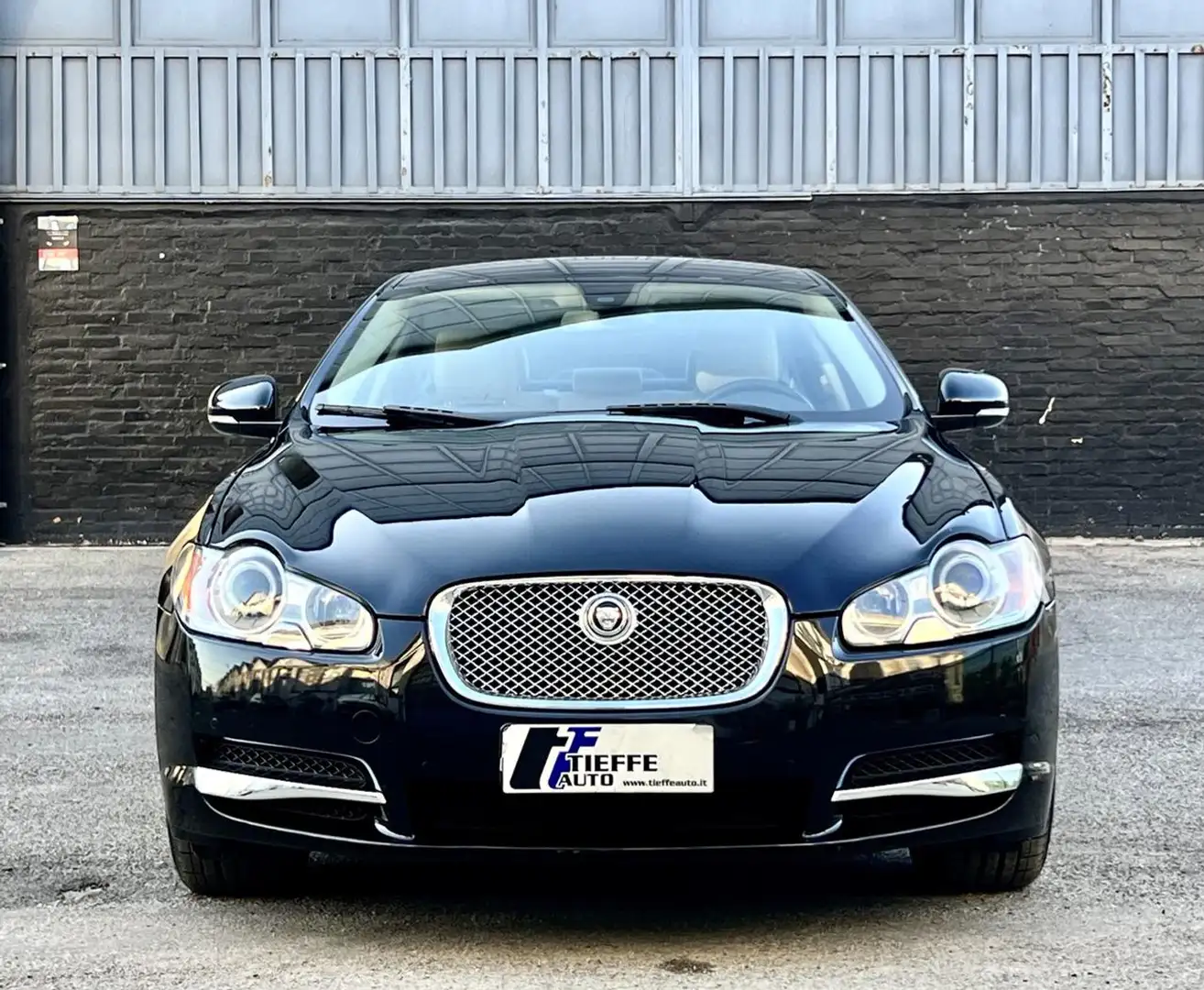 Jaguar XF 3.0 D S V6 Premium Luxury Fekete - 2