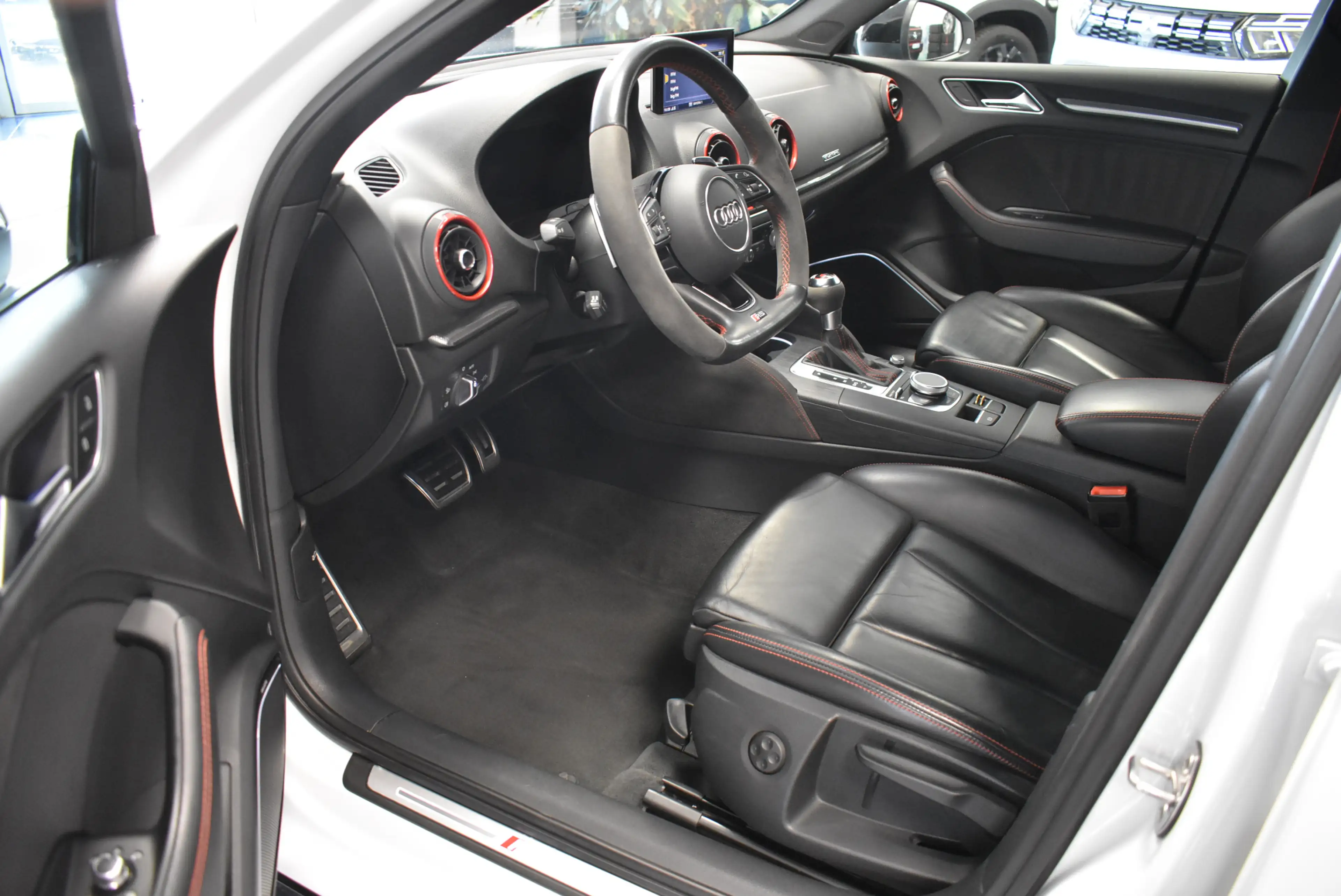 Audi RS3 2.5 TFSI Quattro Lim Aut Navi LED Kamer — photo 7