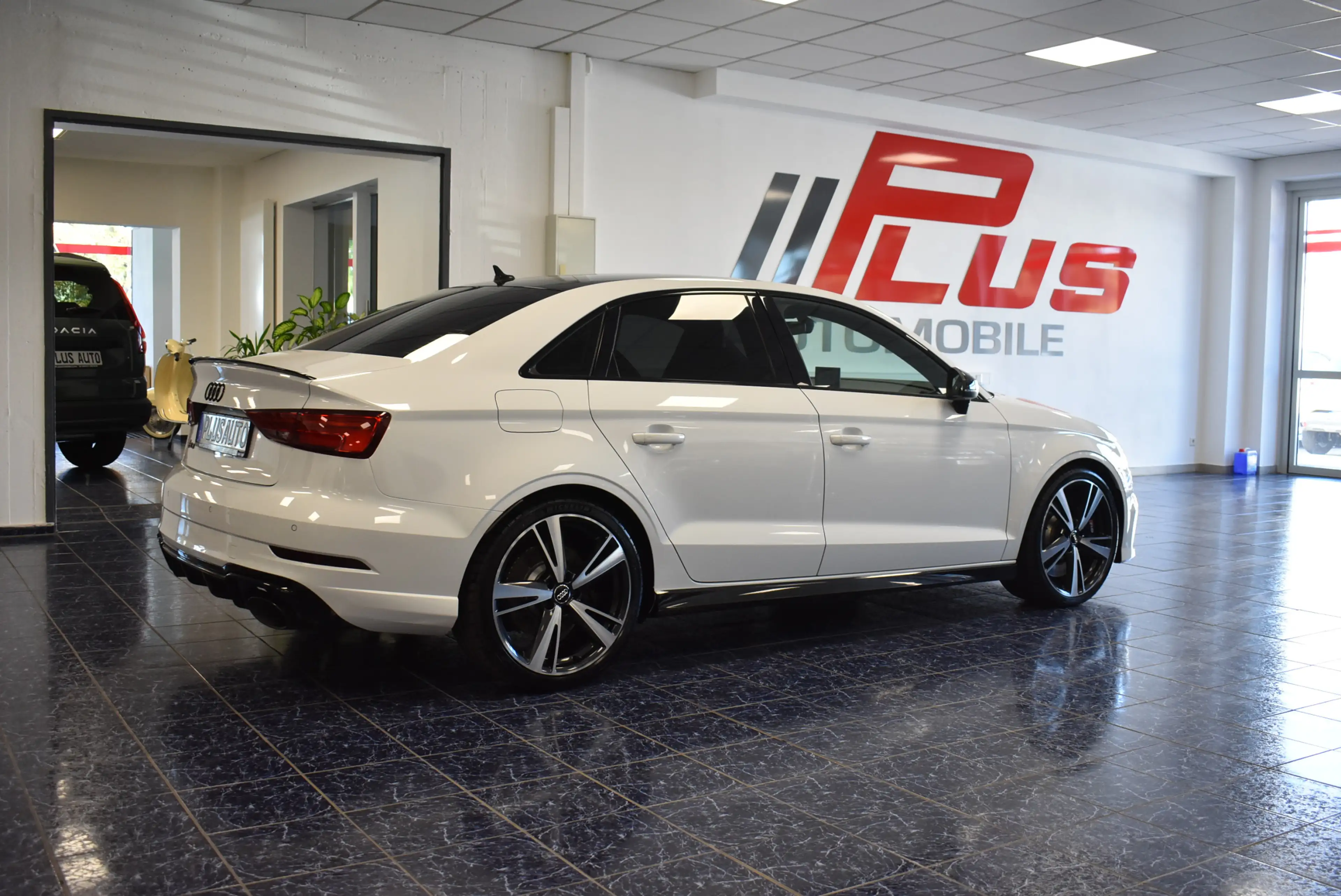 Audi RS3 2.5 TFSI Quattro Lim Aut Navi LED Kamer — photo 3