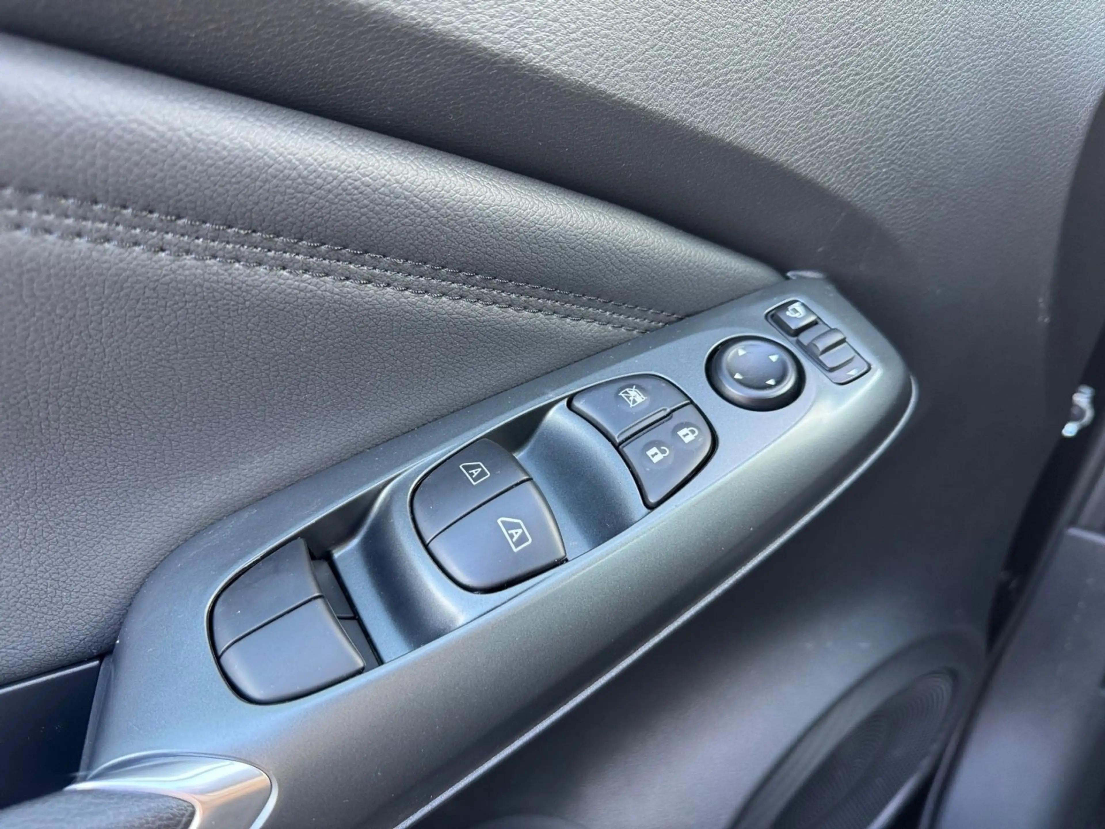 Nissan Juke 1.6 Hybrid N-Connecta Hybrid — photo 14