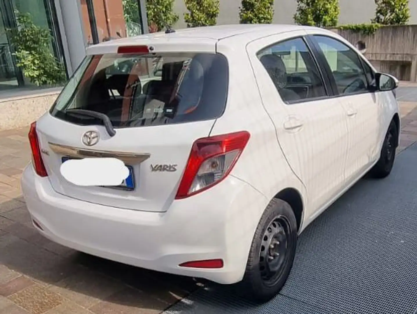 Toyota Yaris Yaris III 2011 5p 1.3 Style Bianco - 2