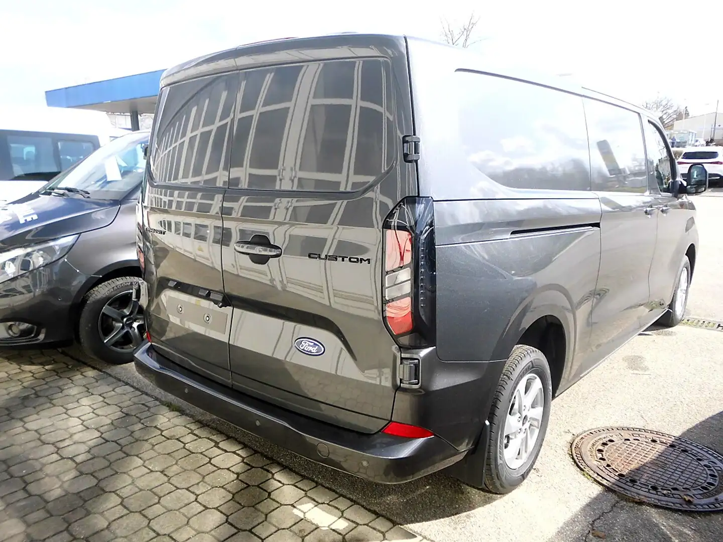 Ford Transit Custom Kasten 2,0 EcoBlue L2H1 320 Limited Grau - 2