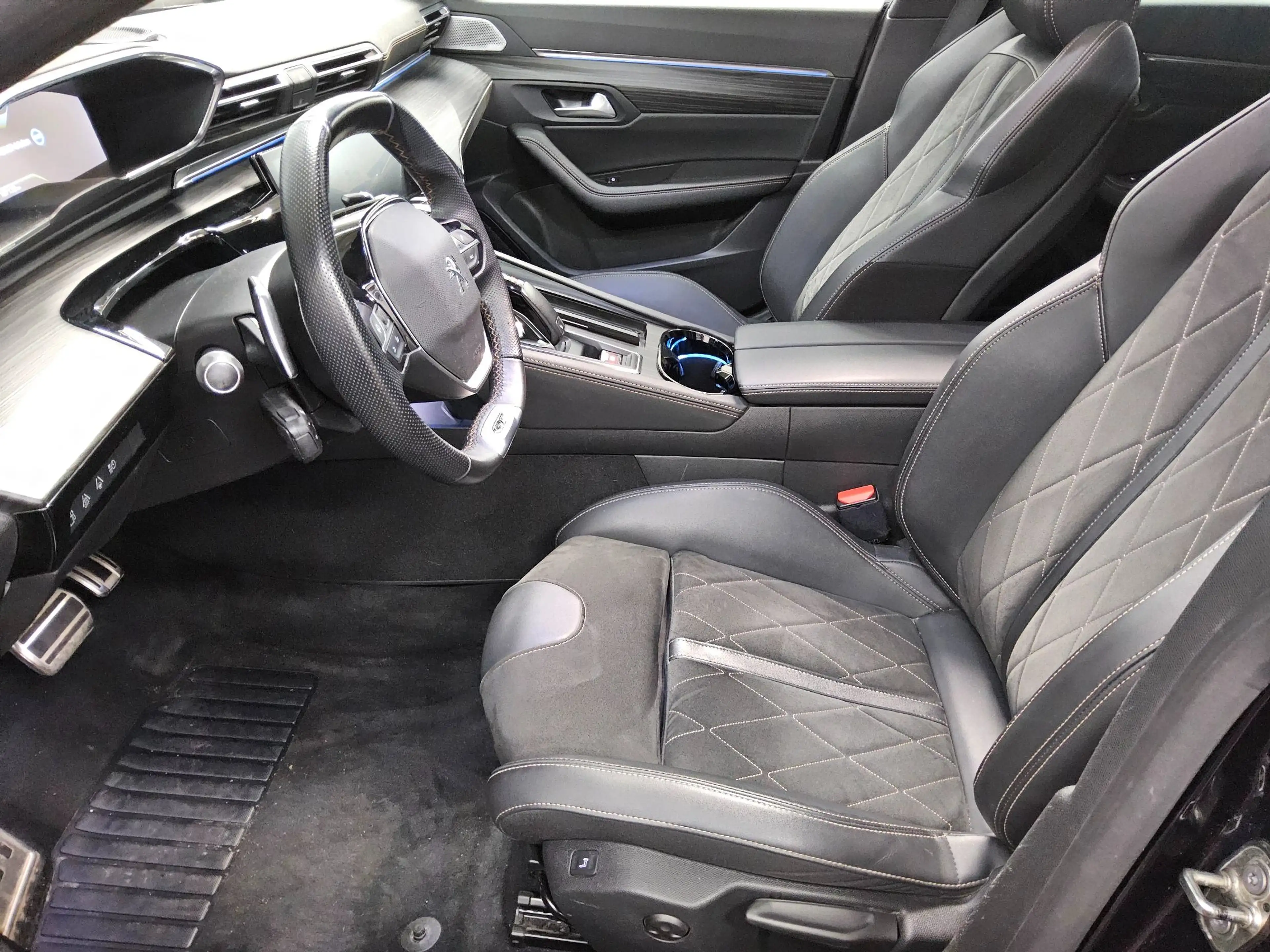 Peugeot 508 508 T-LEDER NAVI SPORTSITZE KLIMAAUT LED RADIO MFL PANO SHZ GSD PDC AHK DAB KAMERA SOUND — photo 9