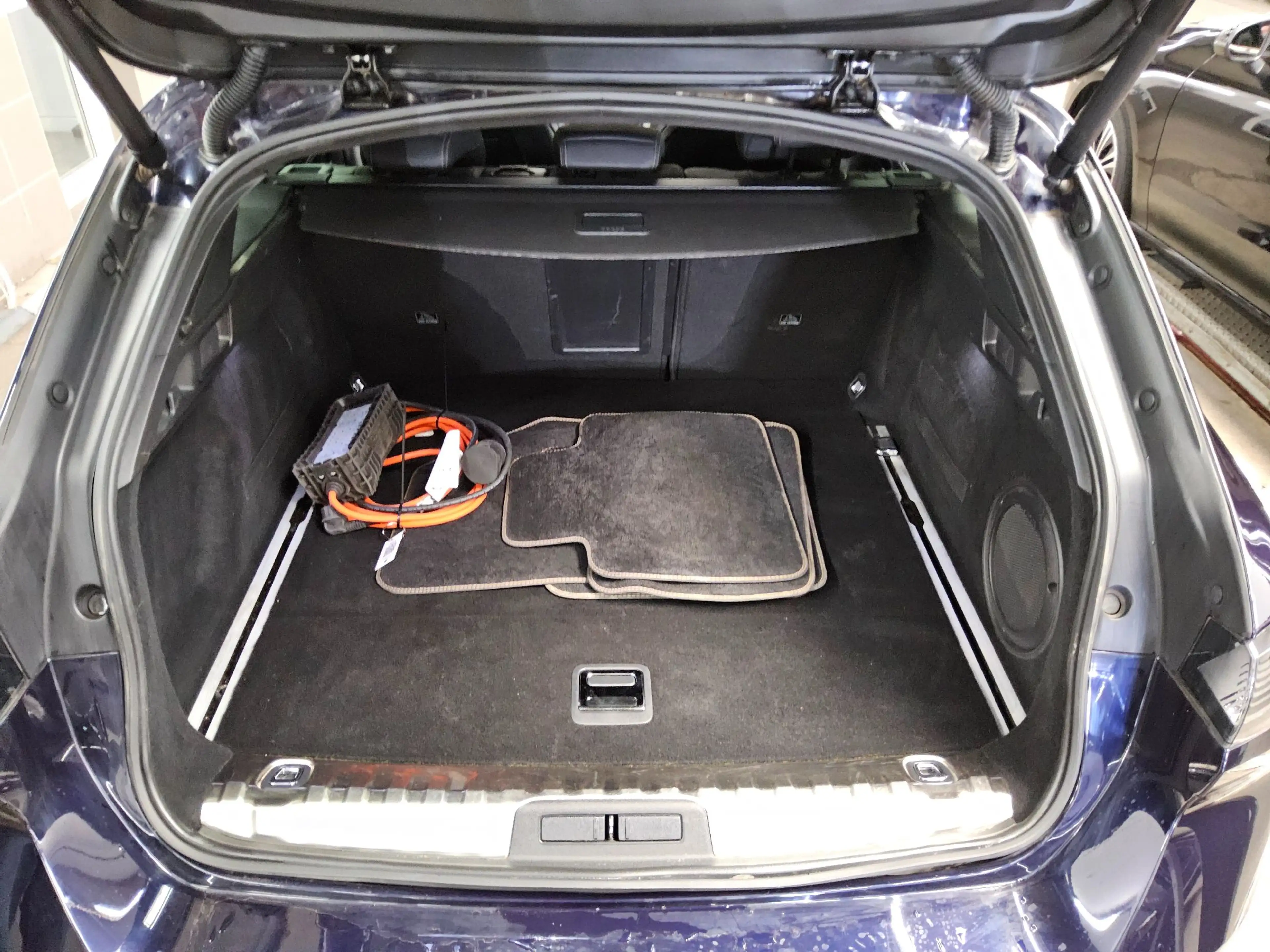 Peugeot 508 508 T-LEDER NAVI SPORTSITZE KLIMAAUT LED RADIO MFL PANO SHZ GSD PDC AHK DAB KAMERA SOUND — photo 13