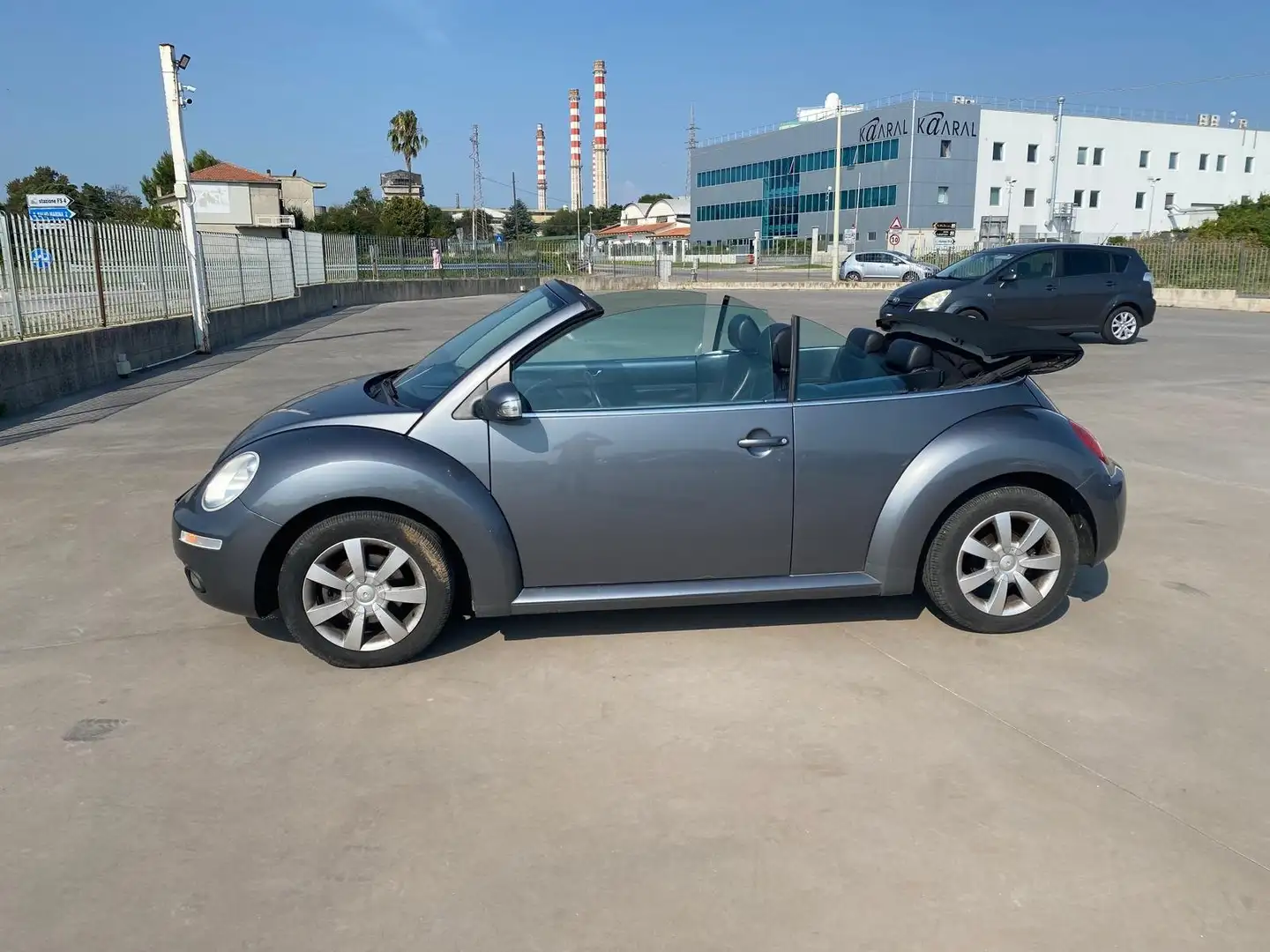 Volkswagen New Beetle New Beetle Cabrio 1.6 FL Šedá - 1