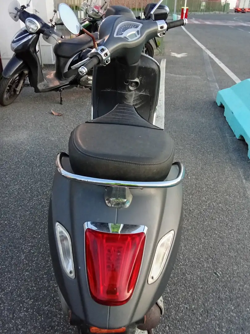 Piaggio Primavera Negro - 2