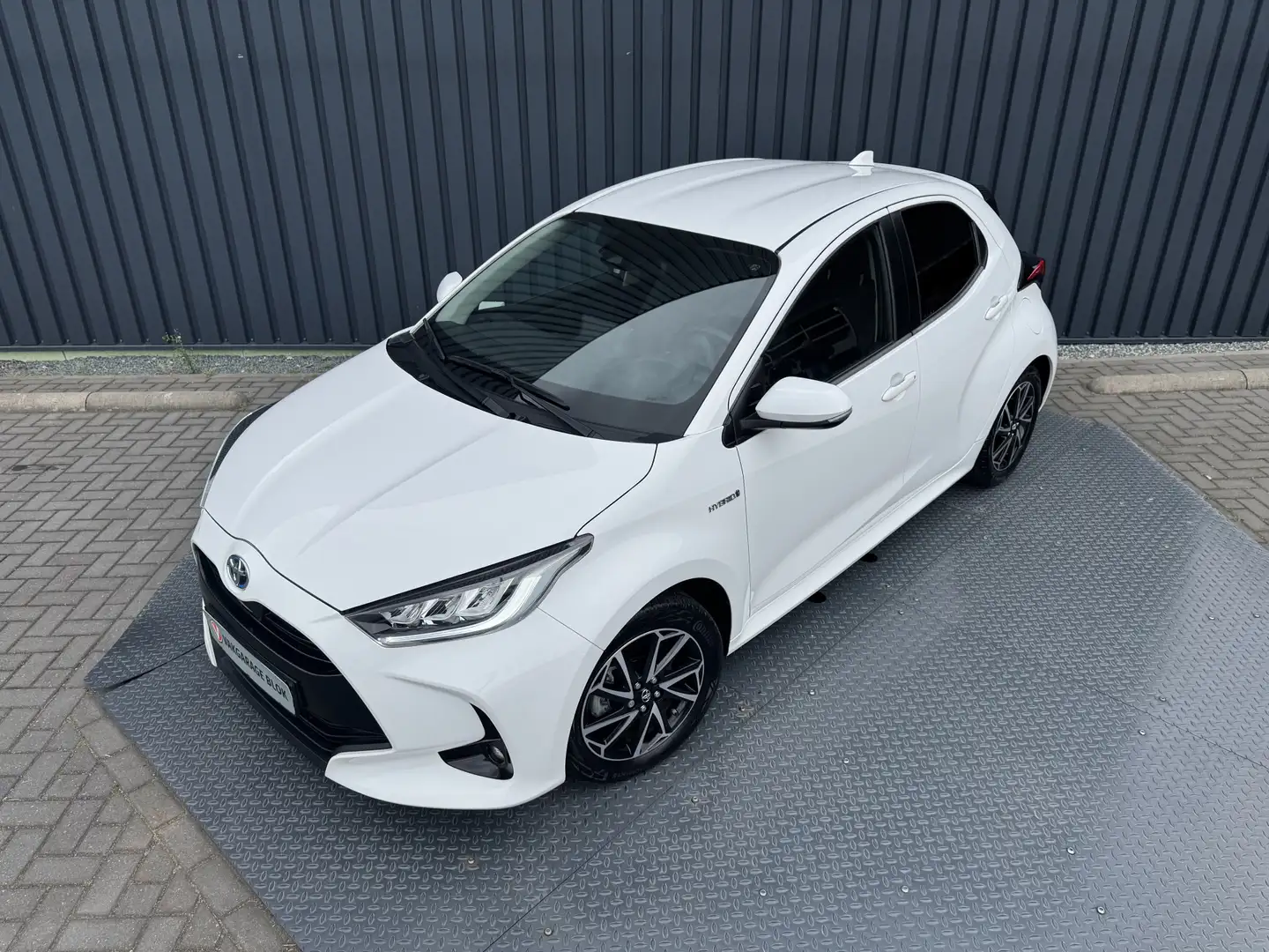 Toyota Yaris 1.5 Hybrid Dynamic | Navi + Apple Carplay/Android Wit - 2