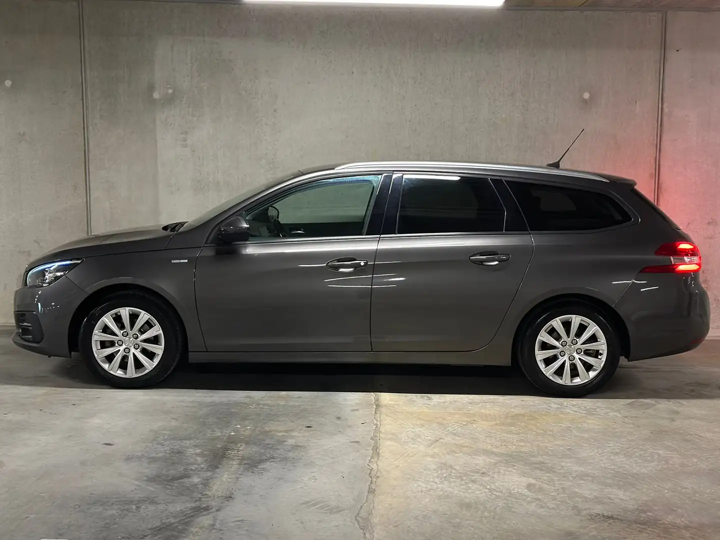 Peugeot 308 SW | CAMERA | TREKHAAK | CARPLAY | STYLE | CRUISE Grijs - 2
