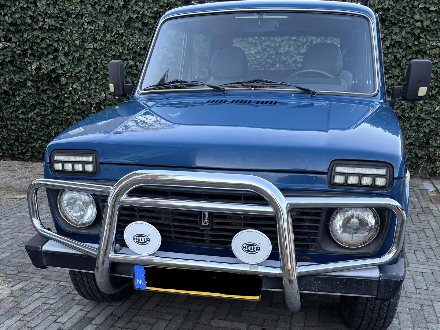 Lada Niva 1.7i Blau - 2