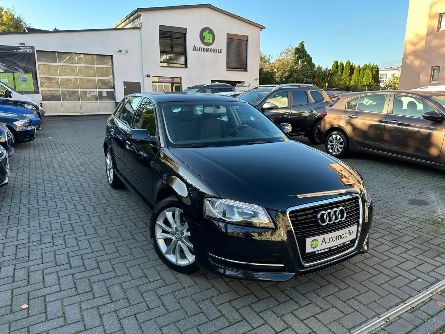 Audi A3 Sportback*NAVI*PDC*SHZ*TEMPO*XENON Schwarz - 1