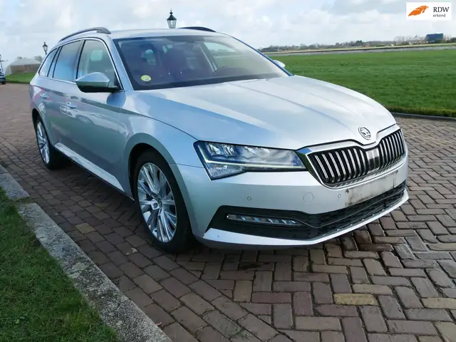 Skoda Superb Combi 1.6 TDi 120 AMBITION DSG CLIMA NAVI ** 8999
