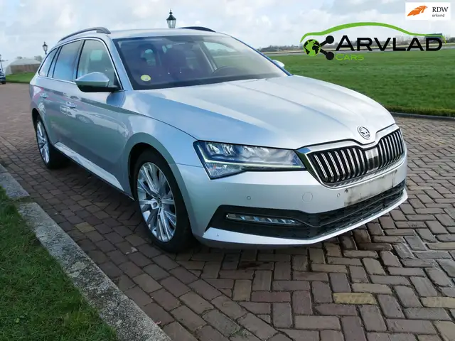 Skoda Superb Combi 1.6 TDi 120 AMBITION DSG CLIMA NAVI ** 8999