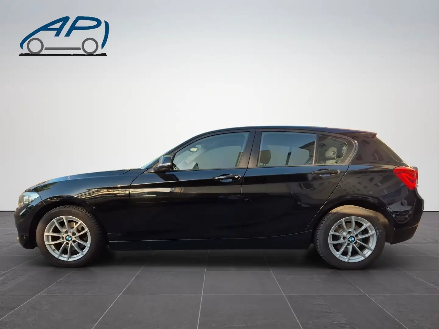 BMW 118 d Lim 5trg./Sportsitz/SHZ/Klimaautomatik/ALU Zwart - 2