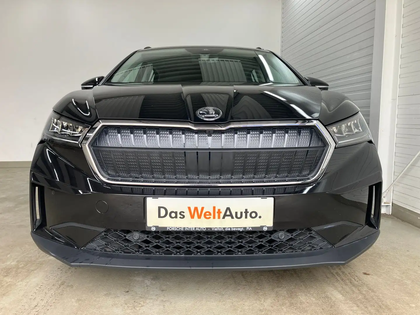 Skoda Enyaq 50 AT Schwarz - 2