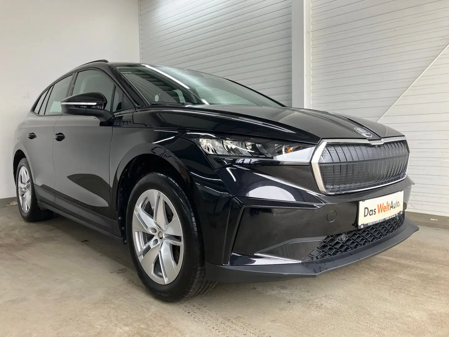 Skoda Enyaq 50 AT Schwarz - 1