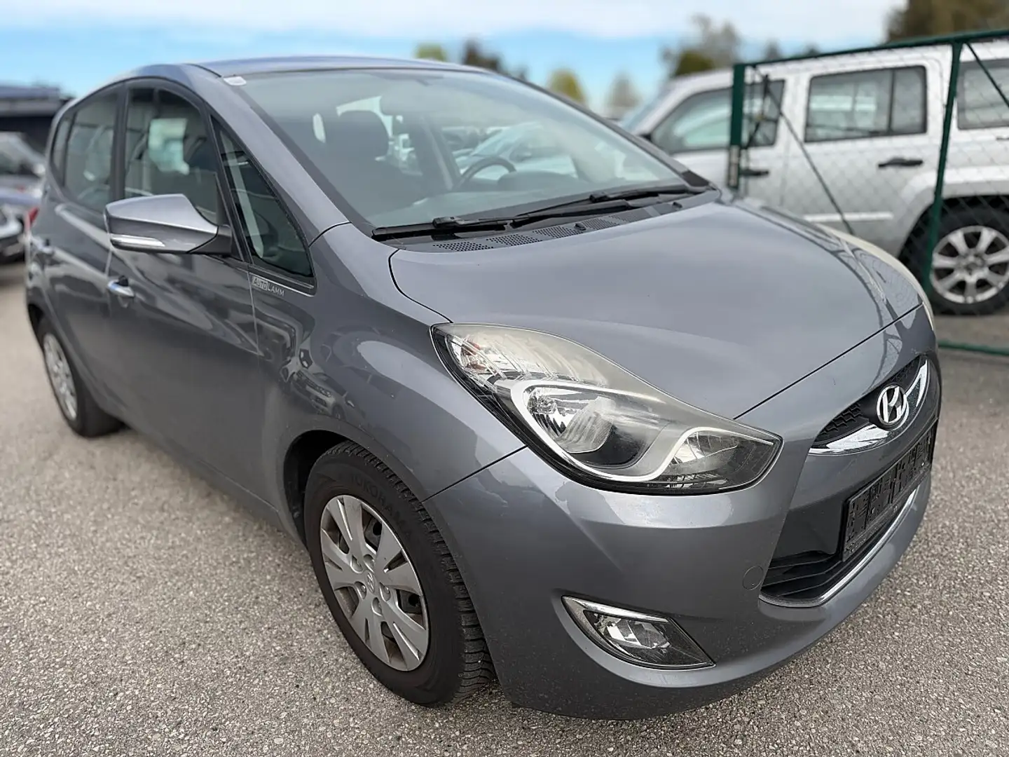 Hyundai iX20 1.4 Grau - 2