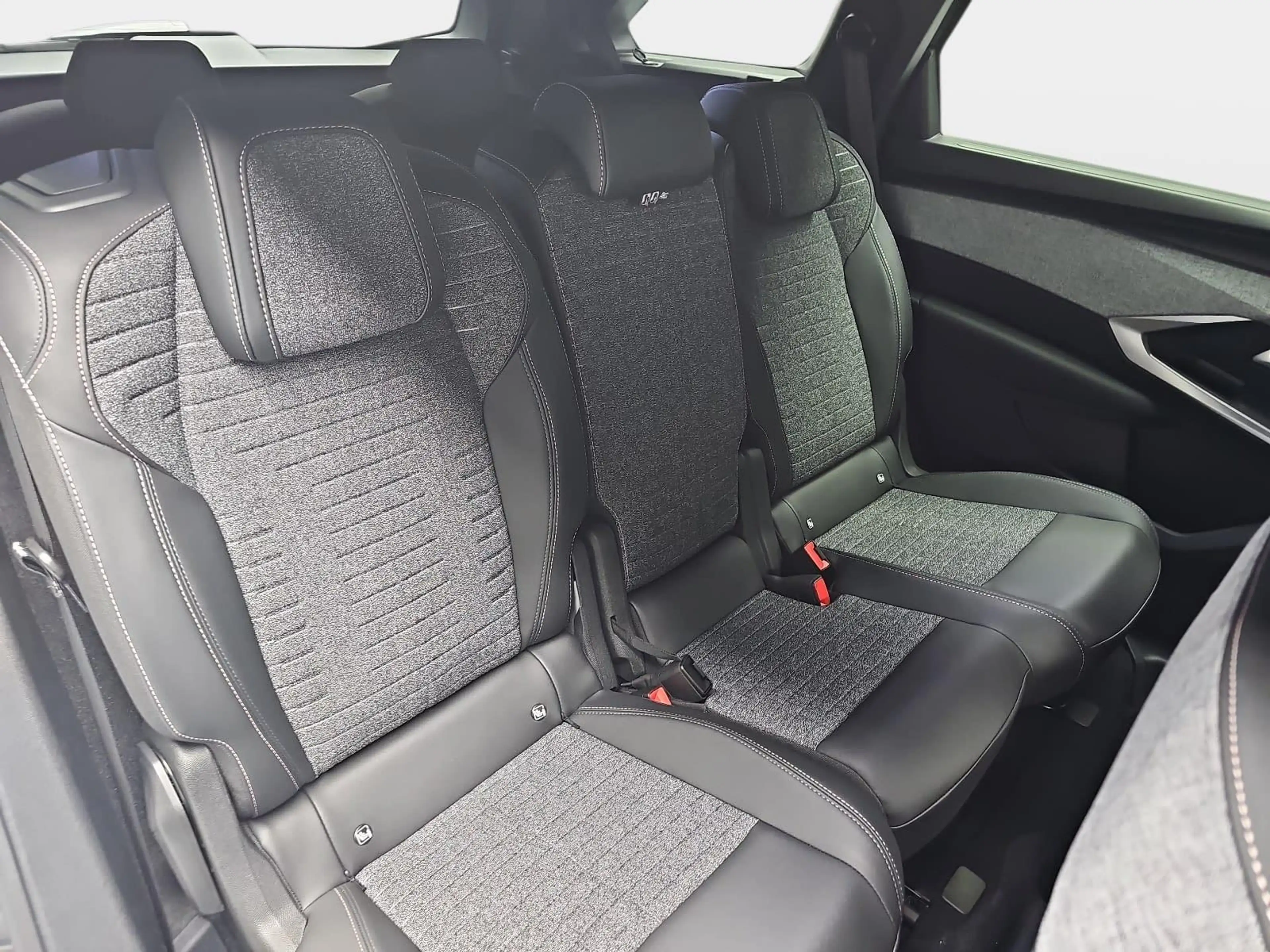 Peugeot 5008 5008 1.2 HYBRID 145 E-DSC6 ALLURE KLIMA LED 7-S DA — photo 19