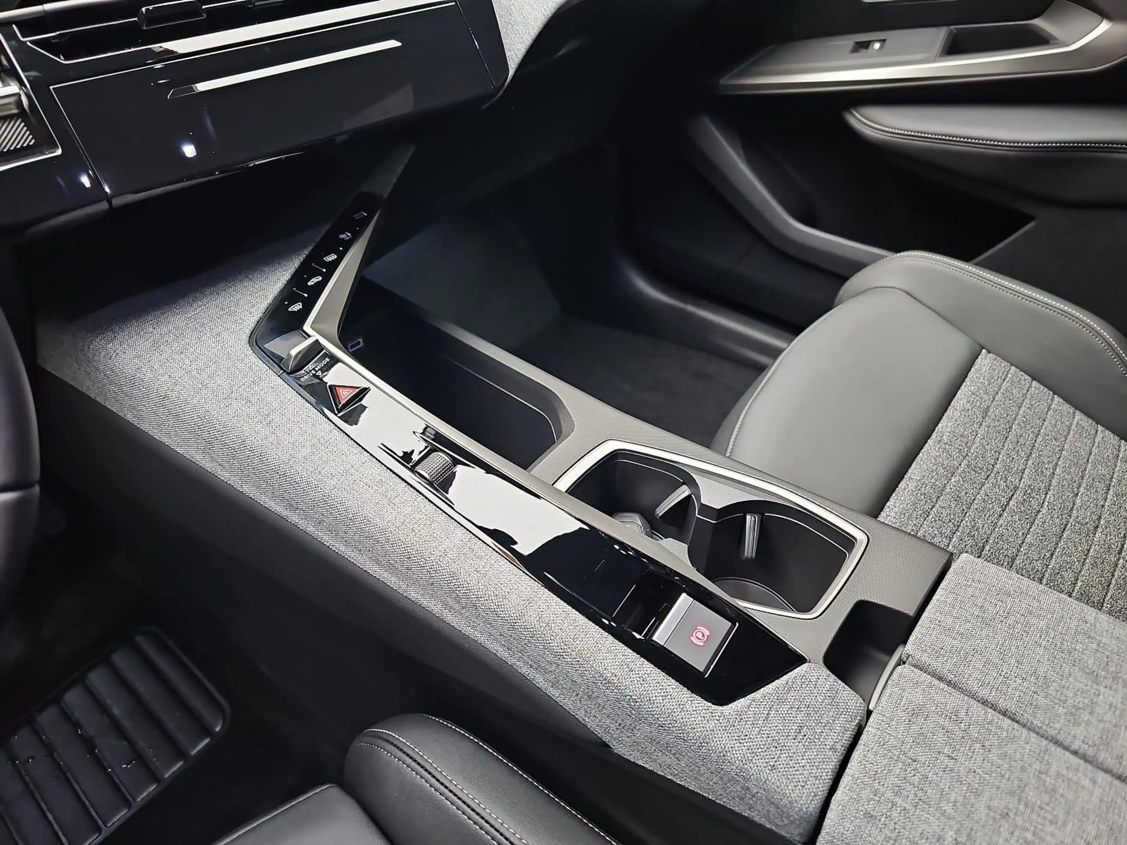 Peugeot 5008 5008 1.2 HYBRID 145 E-DSC6 ALLURE KLIMA LED 7-S DA — photo 13