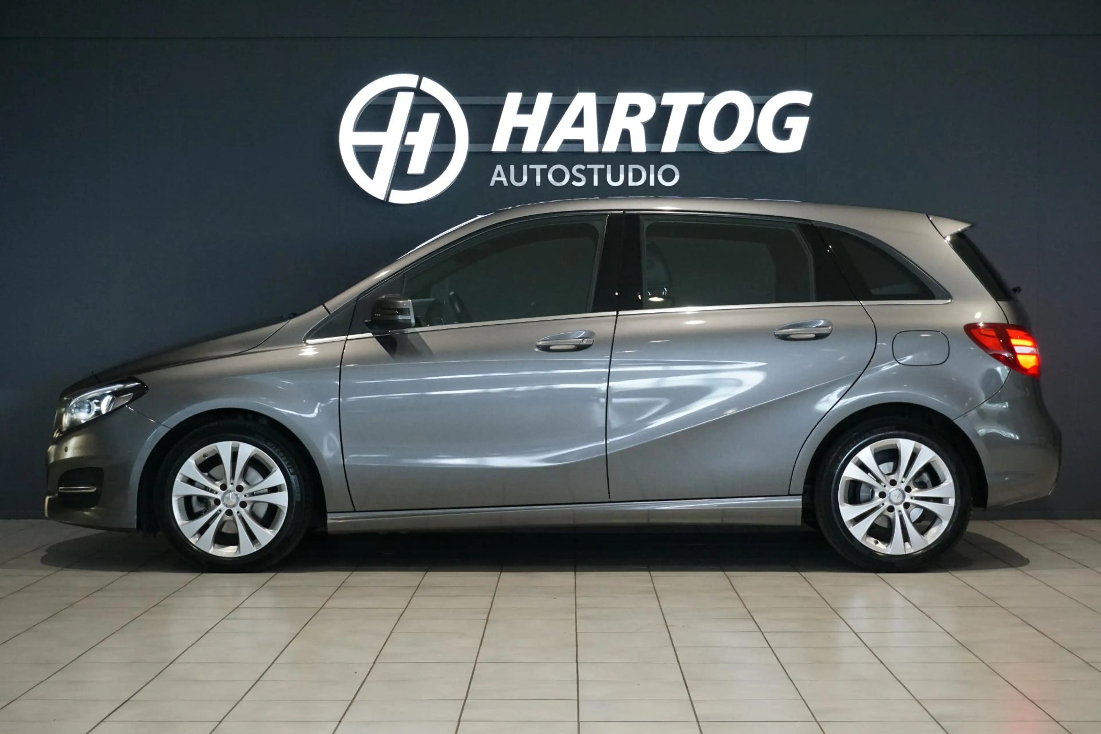 Mercedes-Benz B 180 Prestige + CAMERA / NAVI / CLIMATE CONTROL — photo 6