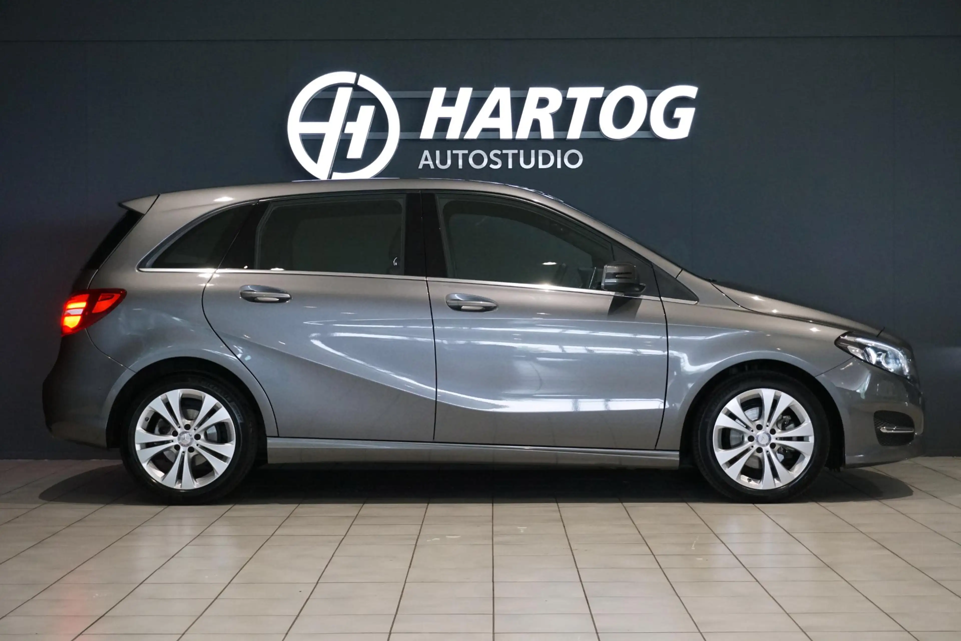 Mercedes-Benz B 180 Prestige + CAMERA / NAVI / CLIMATE CONTROL — photo 7