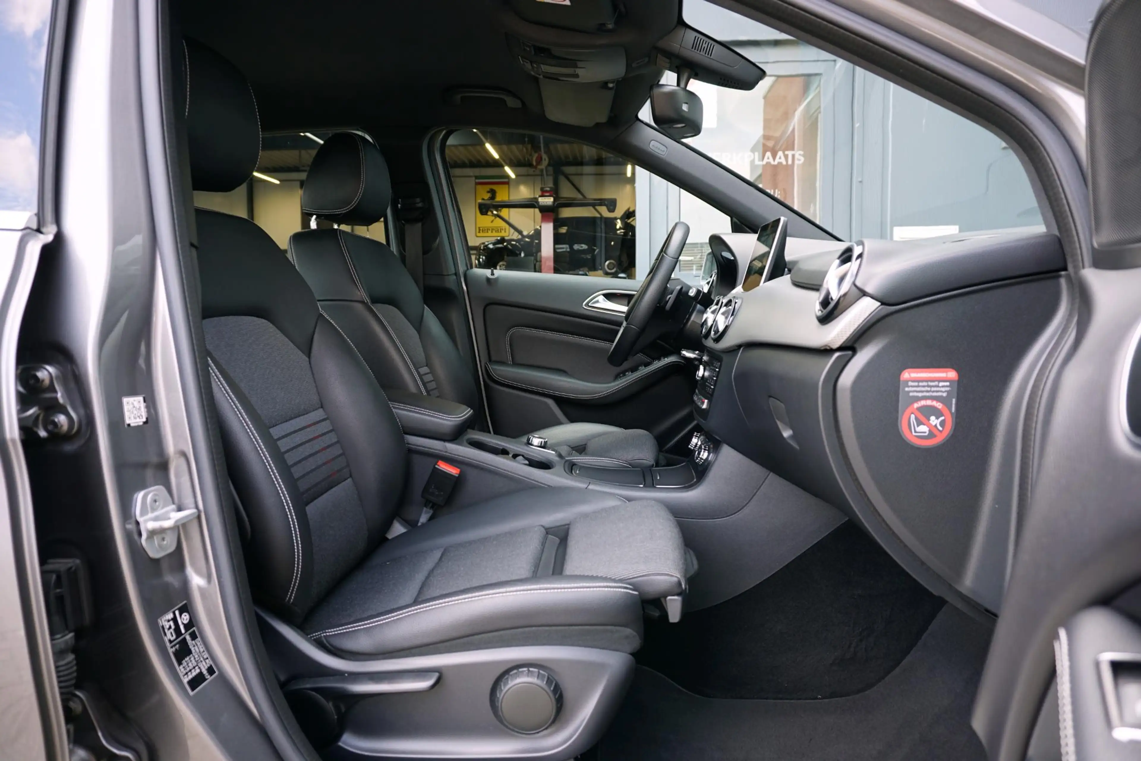 Mercedes-Benz B 180 Prestige + CAMERA / NAVI / CLIMATE CONTROL — photo 9