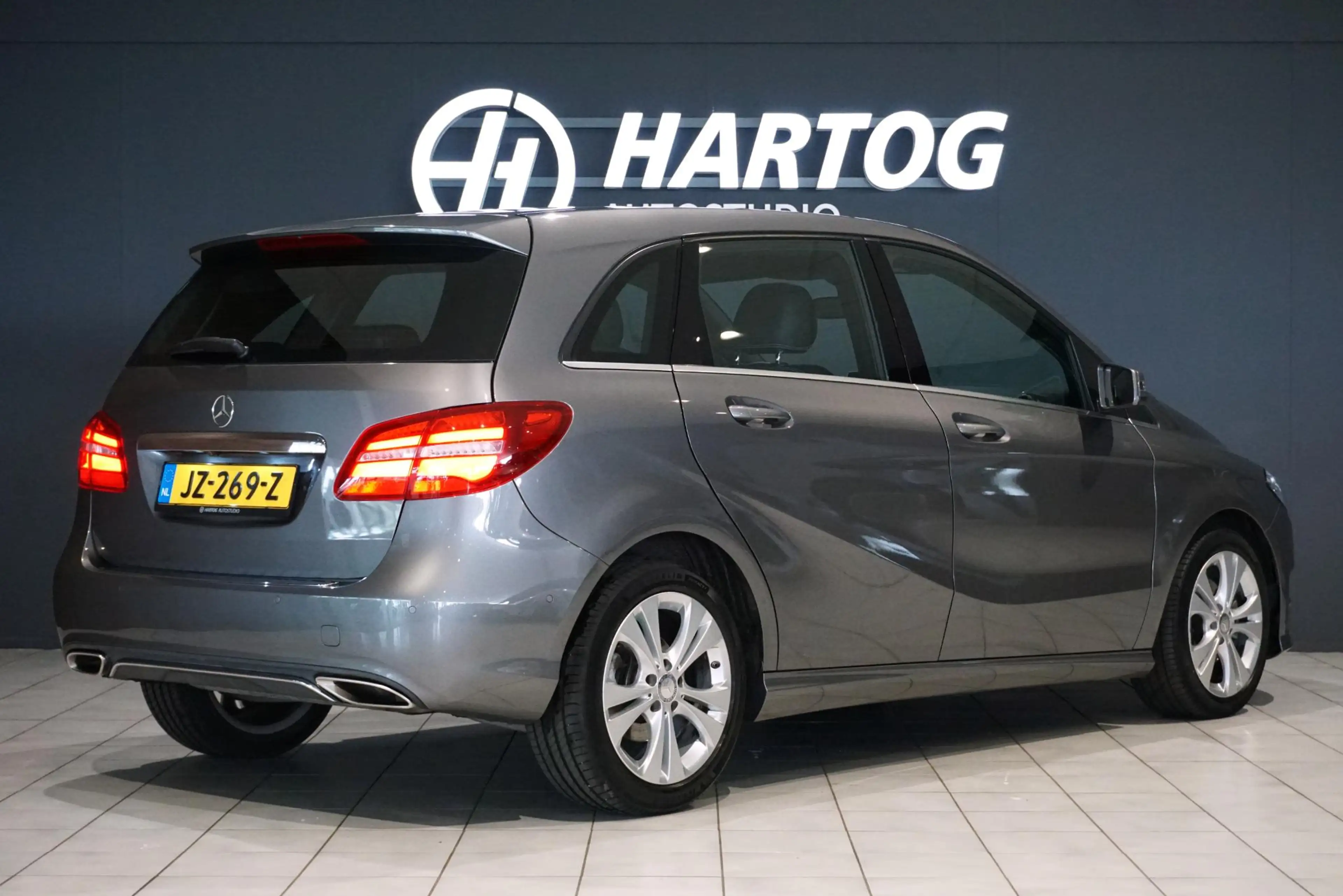 Mercedes-Benz B 180 Prestige + CAMERA / NAVI / CLIMATE CONTROL — photo 2