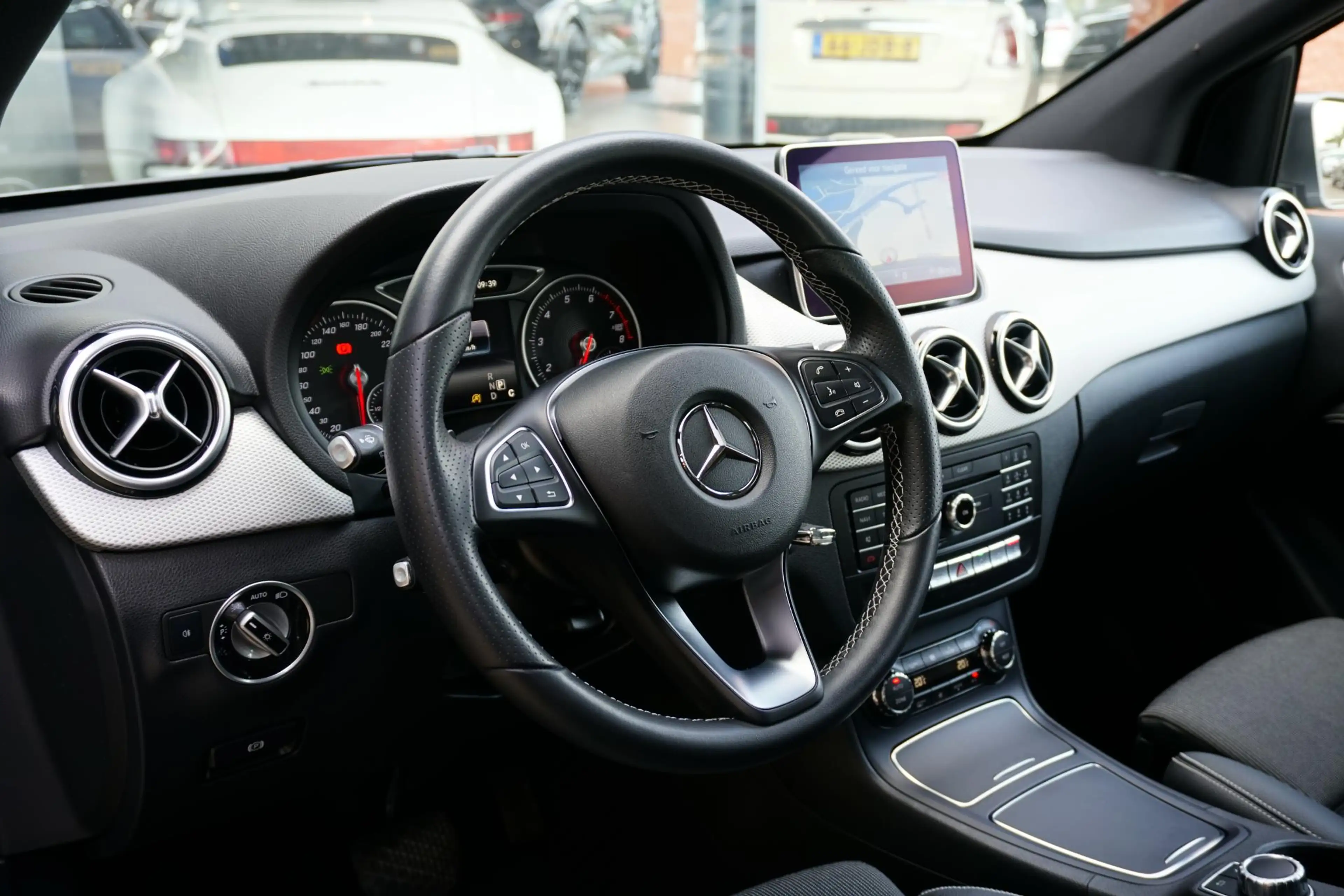 Mercedes-Benz B 180 Prestige + CAMERA / NAVI / CLIMATE CONTROL — photo 15