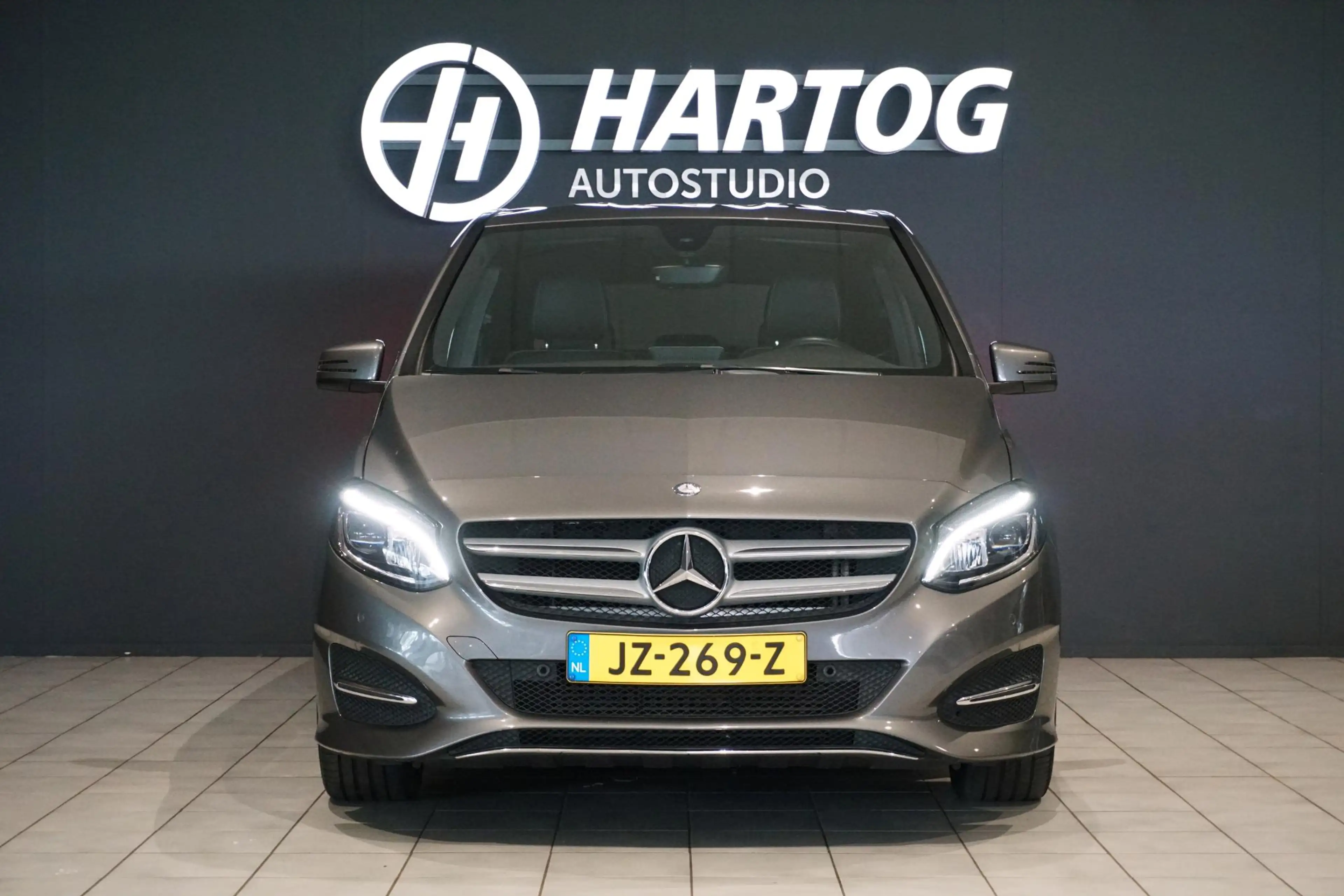 Mercedes-Benz B 180 Prestige + CAMERA / NAVI / CLIMATE CONTROL — photo 10